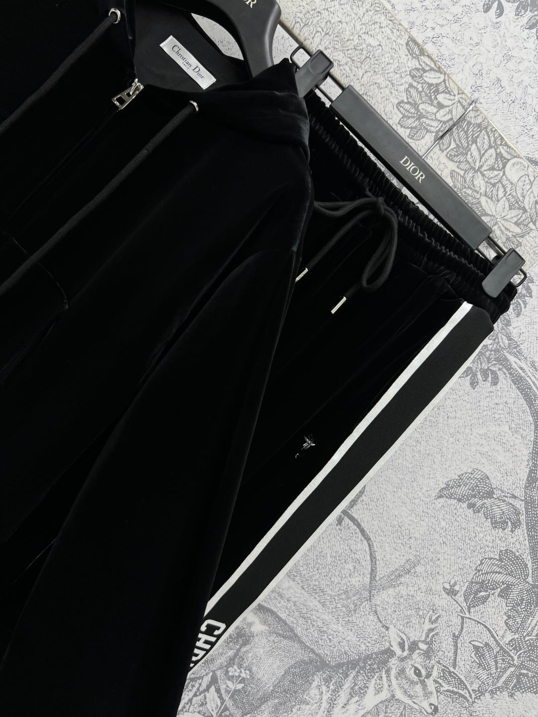 CD 25 Contrast Ribbon Suit Black velvet