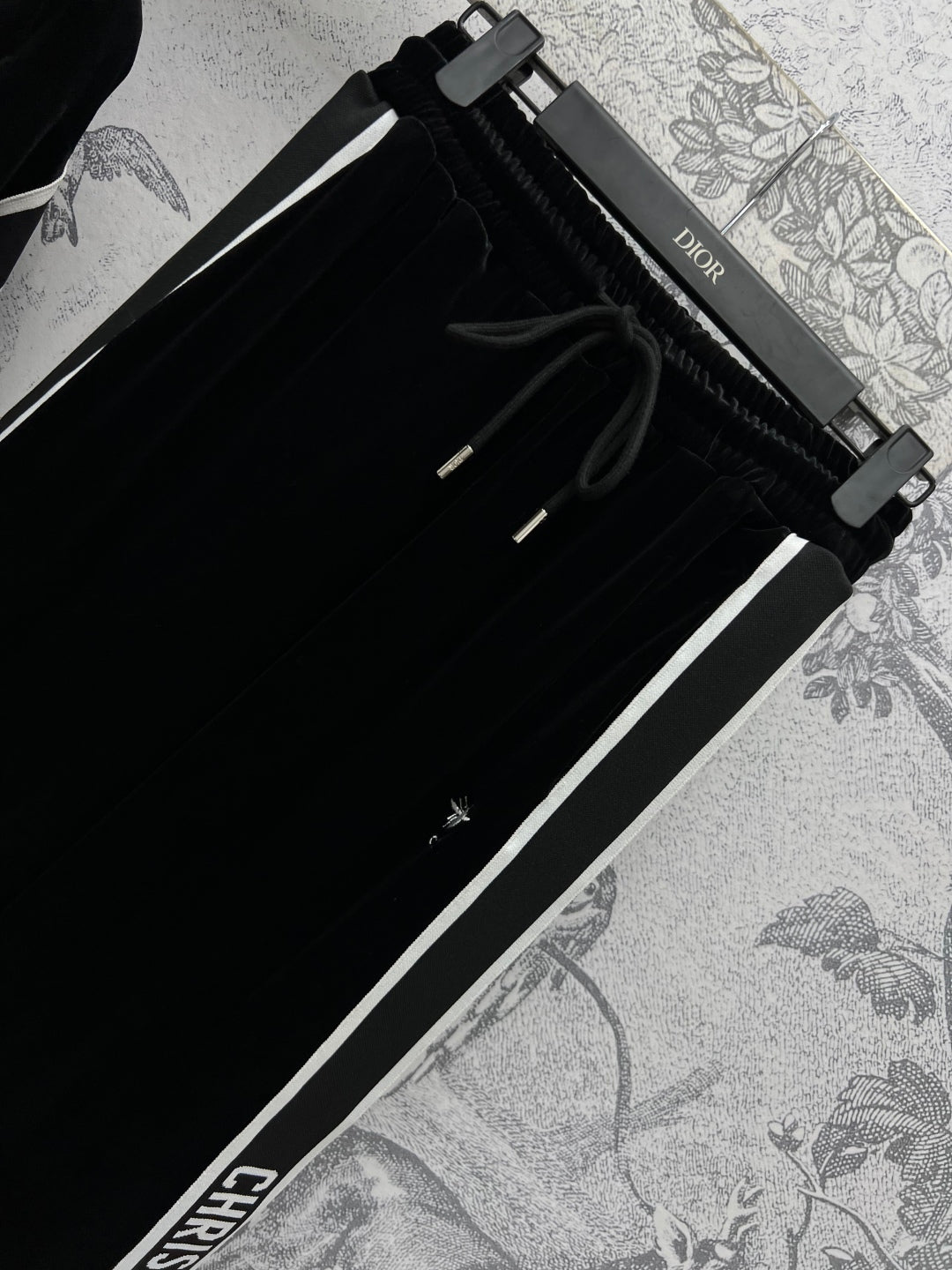 CD 25 Contrast Ribbon Suit Black velvet