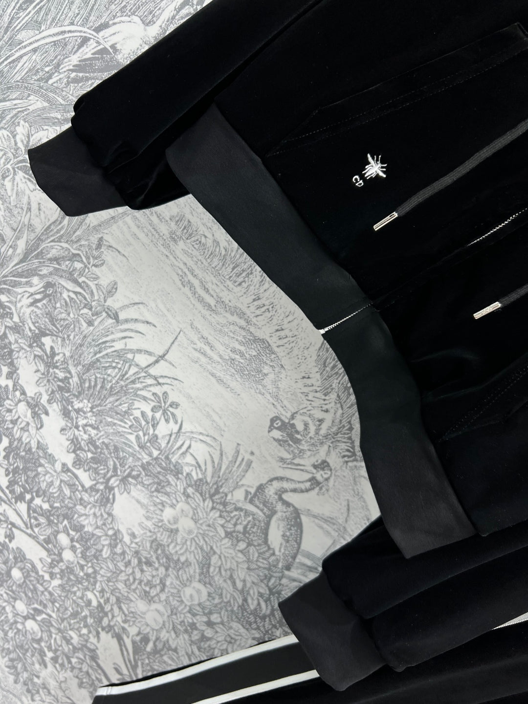 CD 25 Contrast Ribbon Suit Black velvet