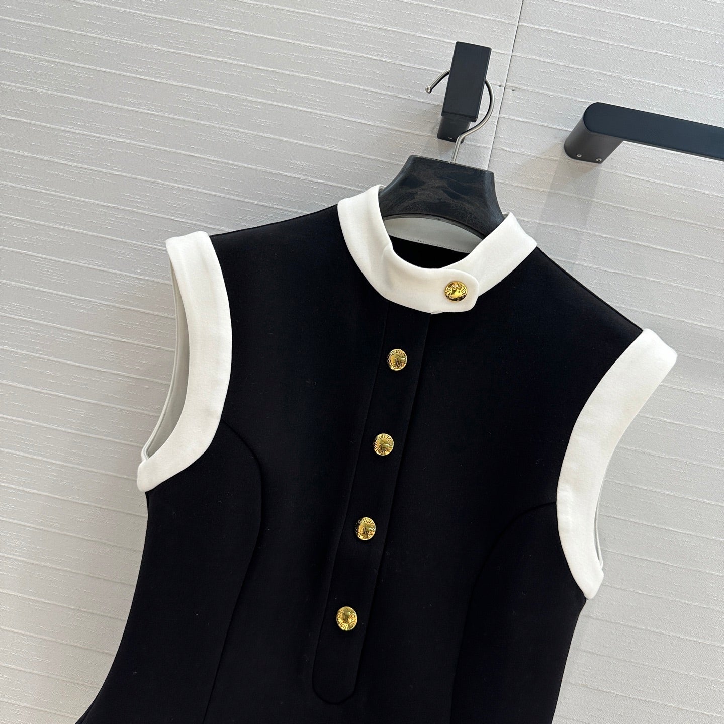 LV 25 Princess Seams Vest Black Polyester Cotton