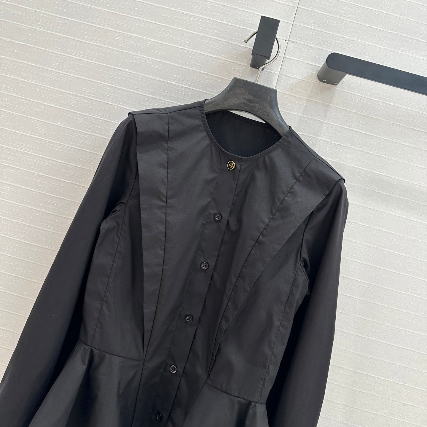 LV 25 Pleated Waist Round Neck Shirt Black Cotton