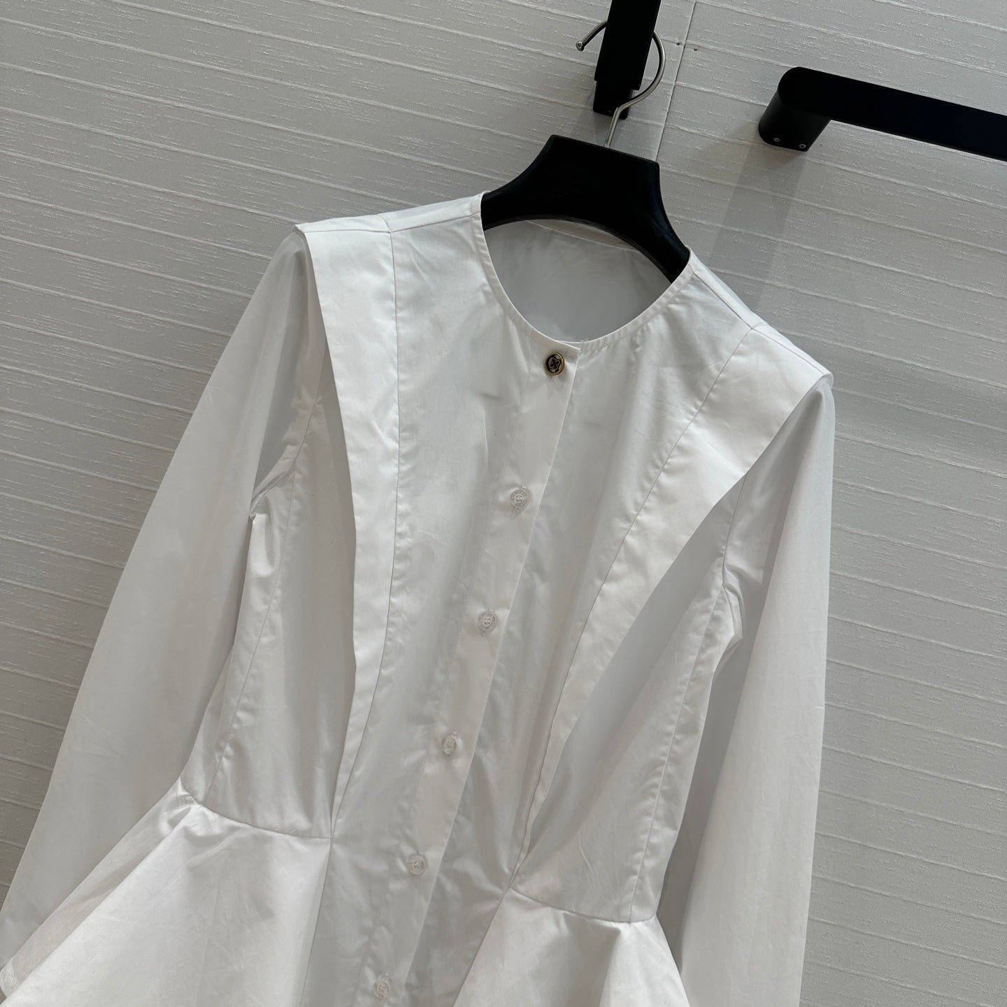 LV 25 Pleated Waist Round Neck Shirt White Cotton