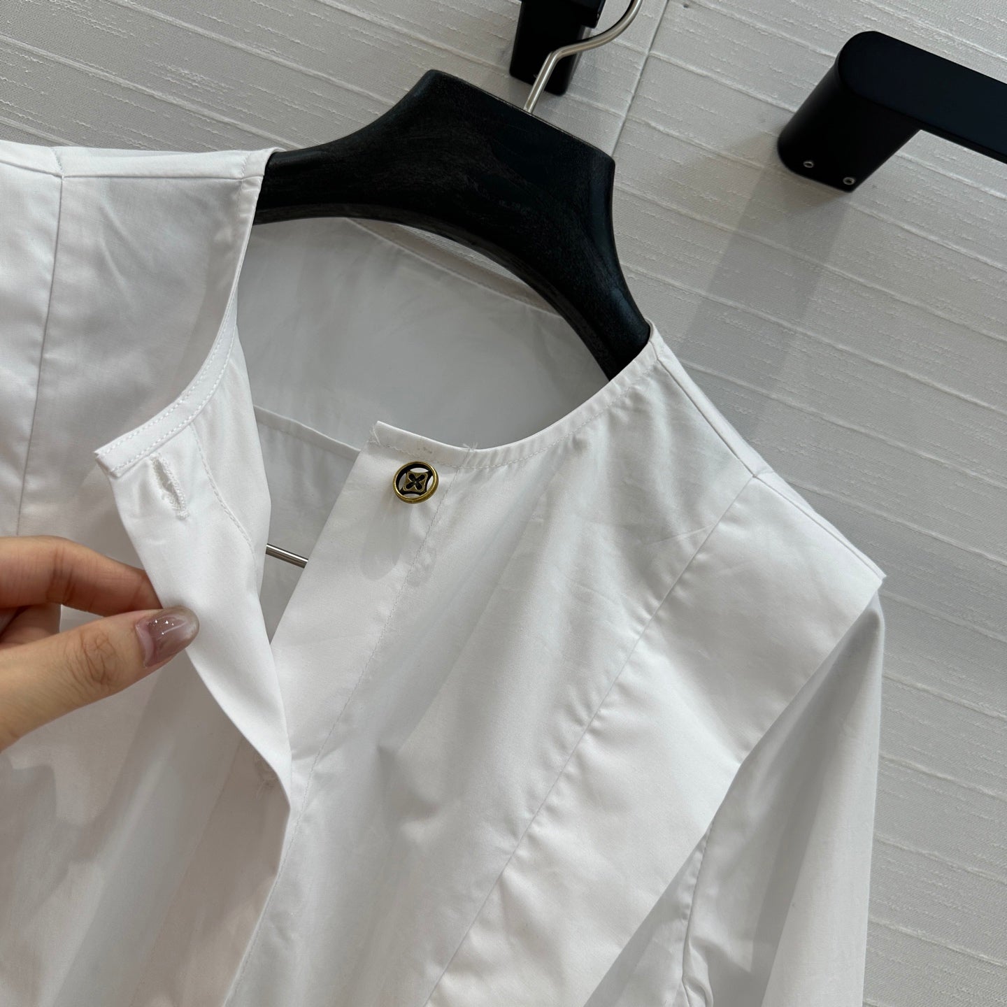 LV 25 Pleated Waist Round Neck Shirt White Cotton