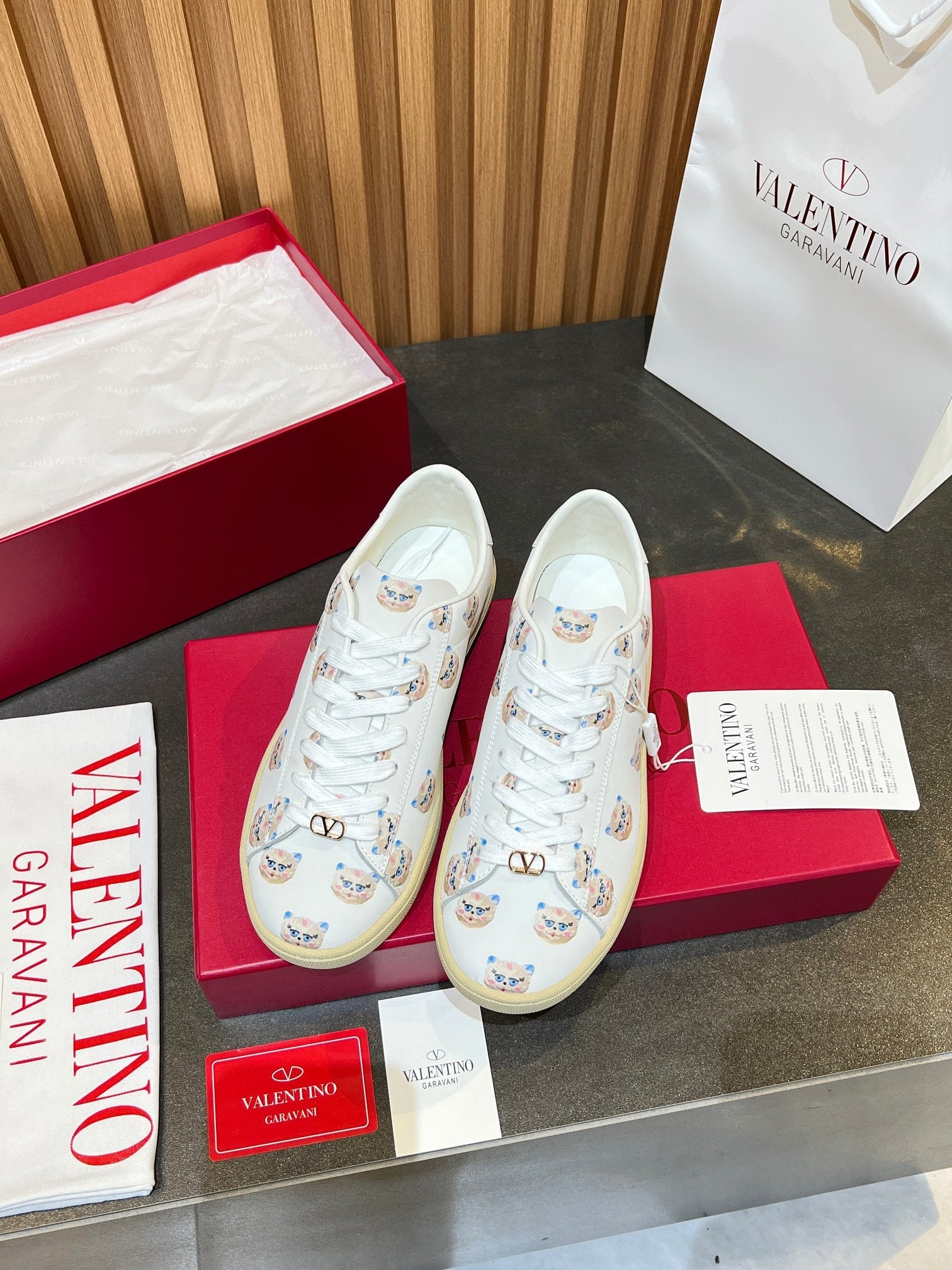 VT 25S  Casual Sneakers  White Beige Cowhide 563090