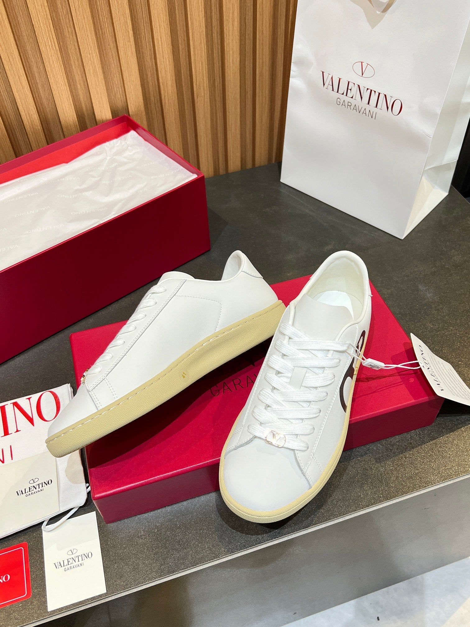 VT 25S  Casual Sneakers White Black Cowhide 563094