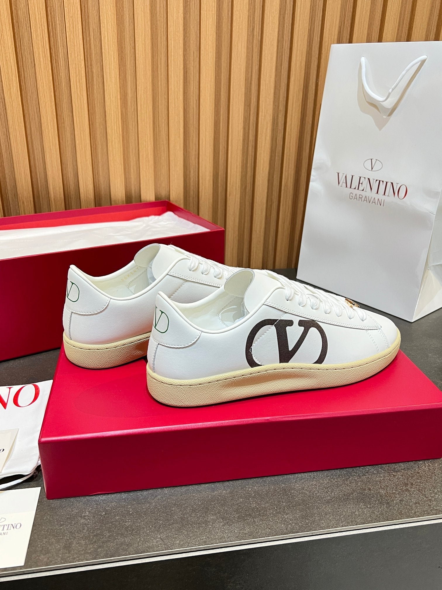 VT 25S  Casual Sneakers White Black Cowhide 563094