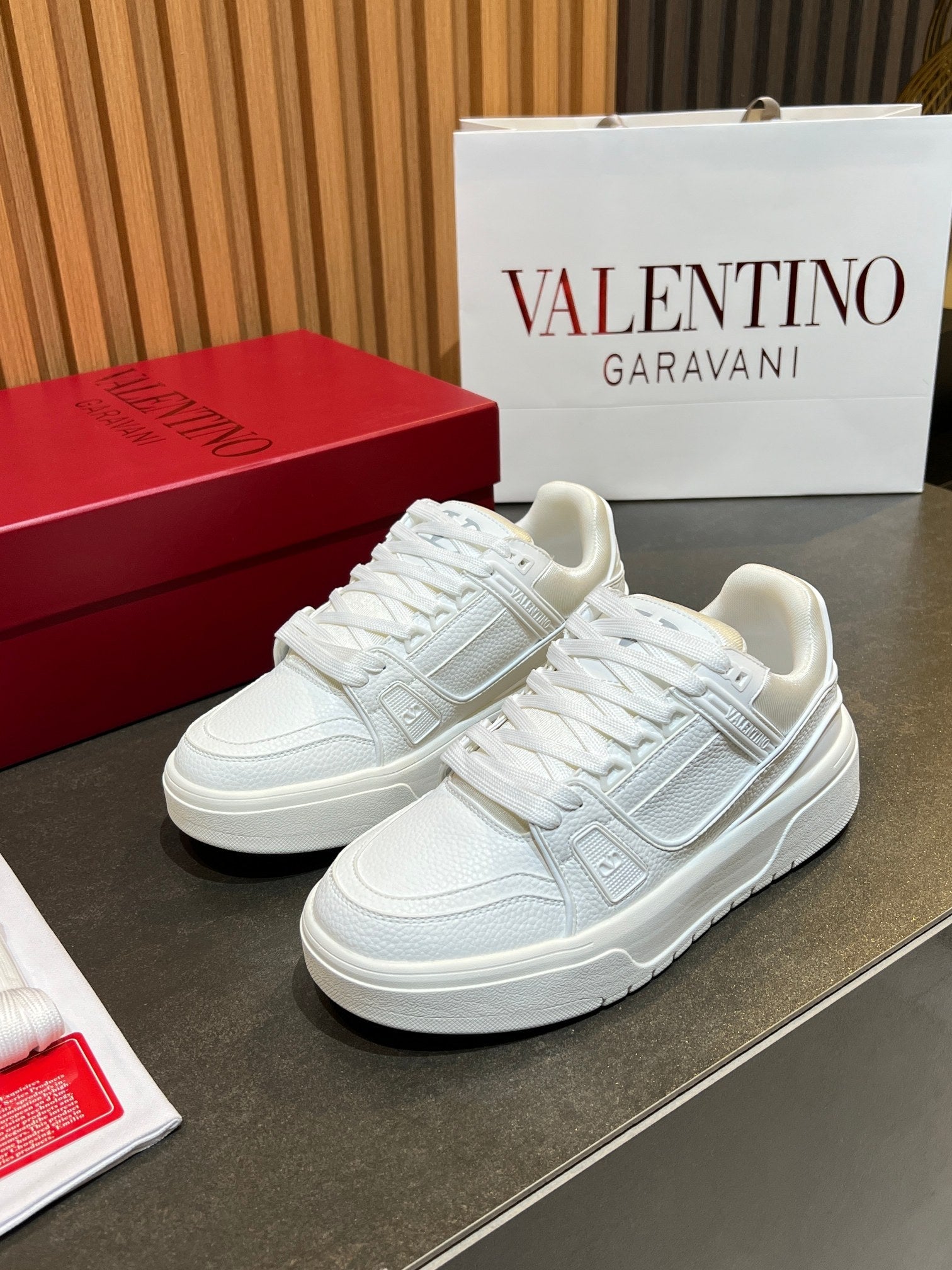 VT 25S Couple Sneakers White Calfskin 563117