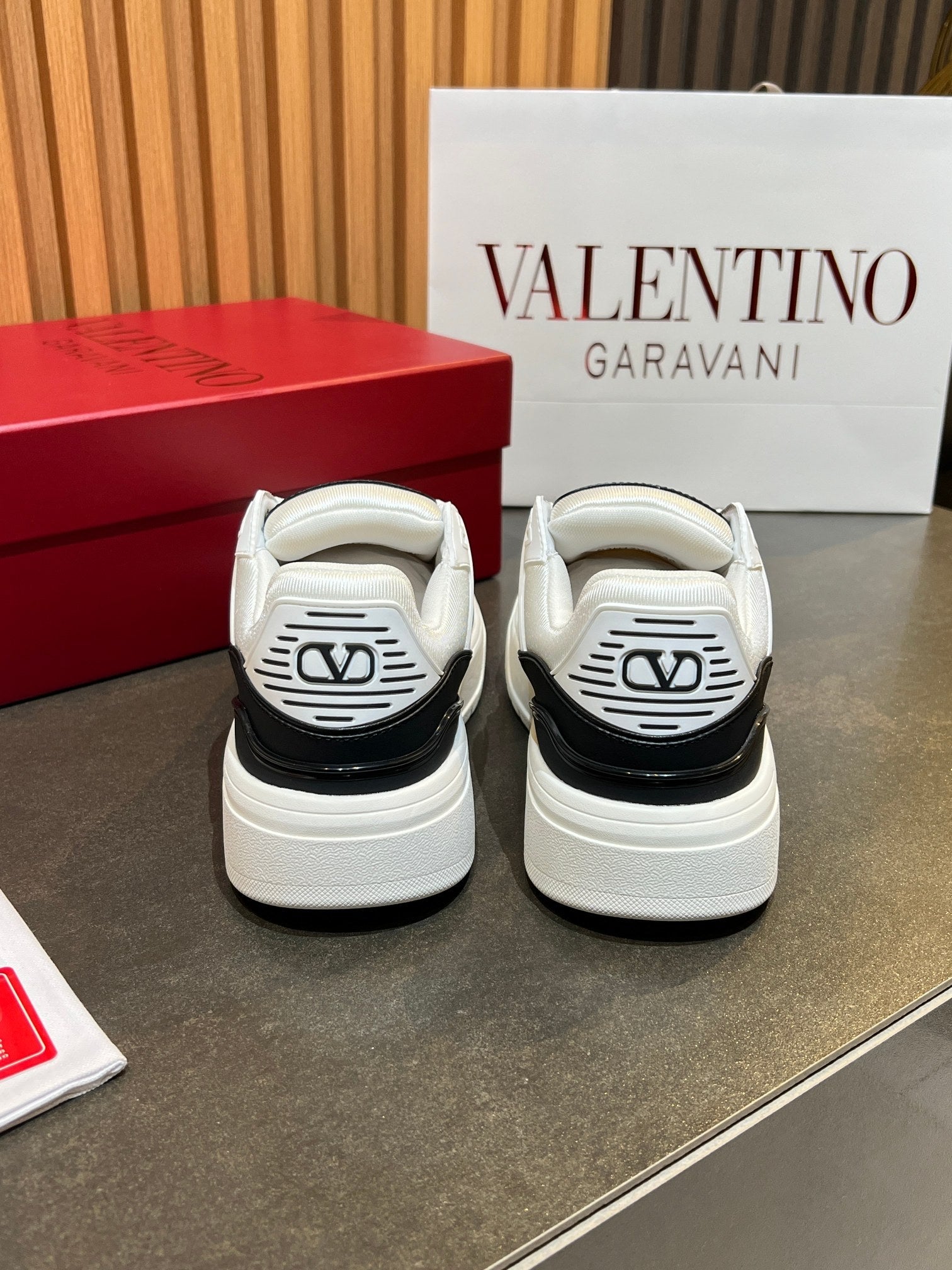 VT 25S Couple Sneakers Black White Calfskin 563120