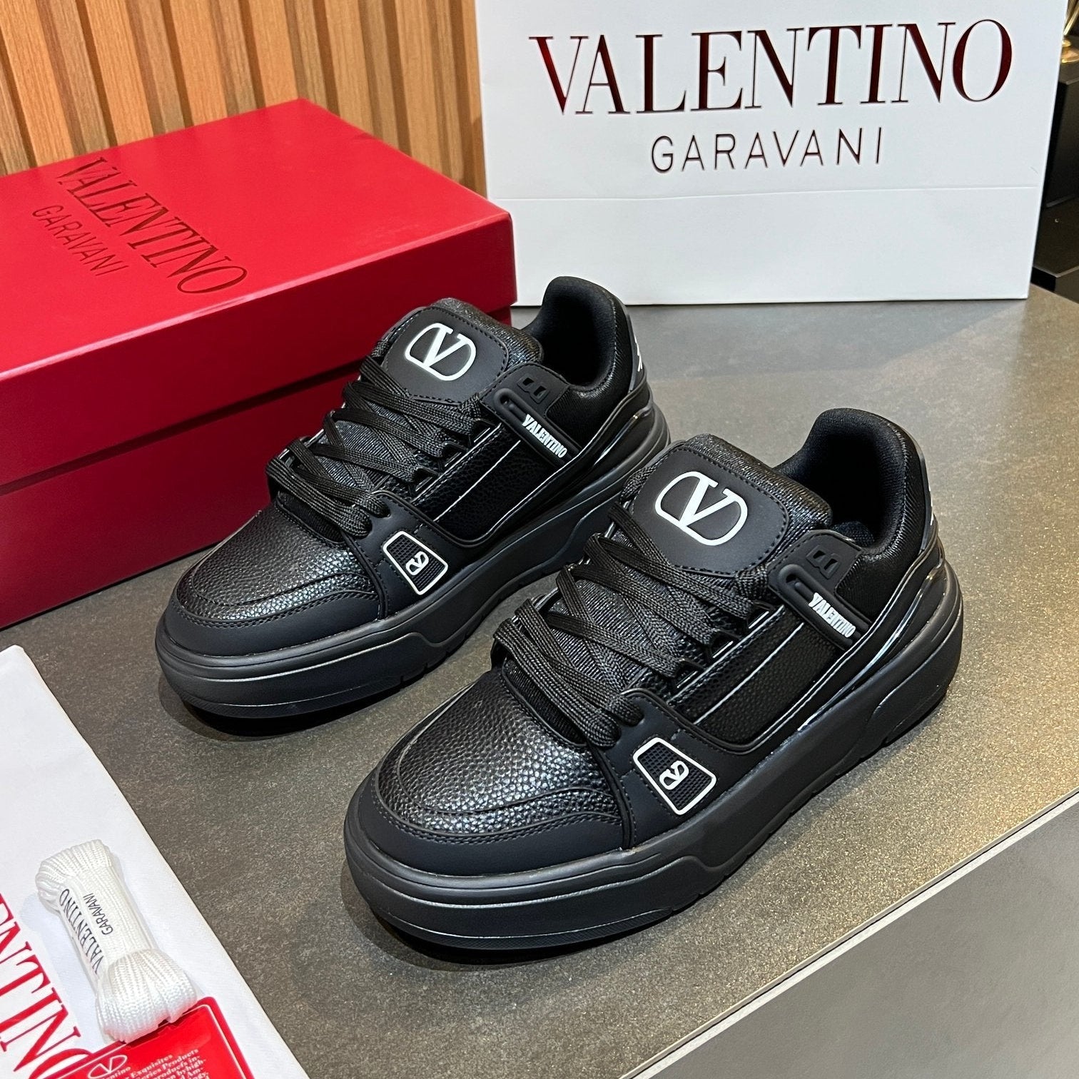 VT 25S Couple Sneakers Black Calfskin 563123