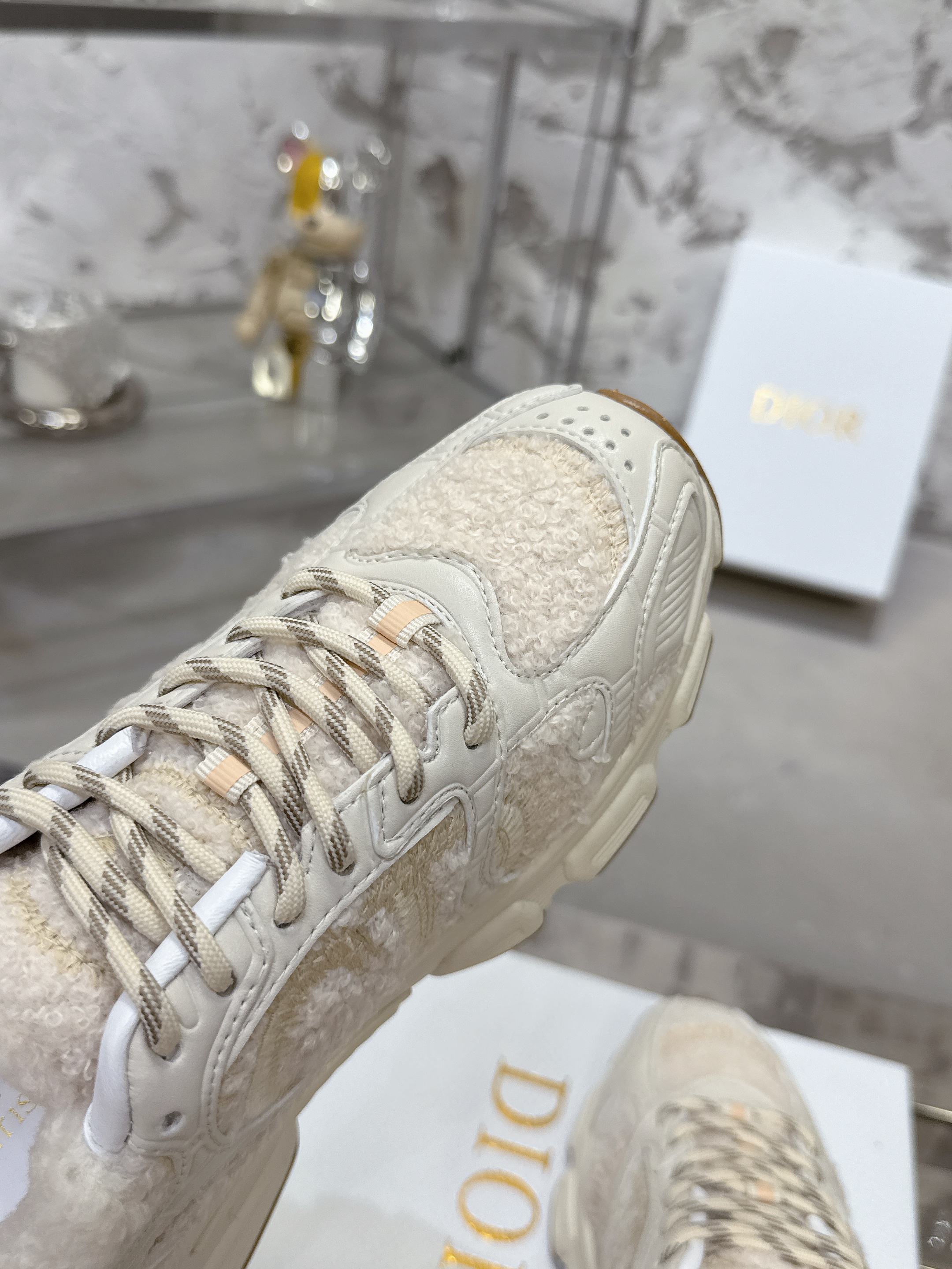 Dior 25 Chrono Sneakers Light Beige Fur Calfskin 530323
