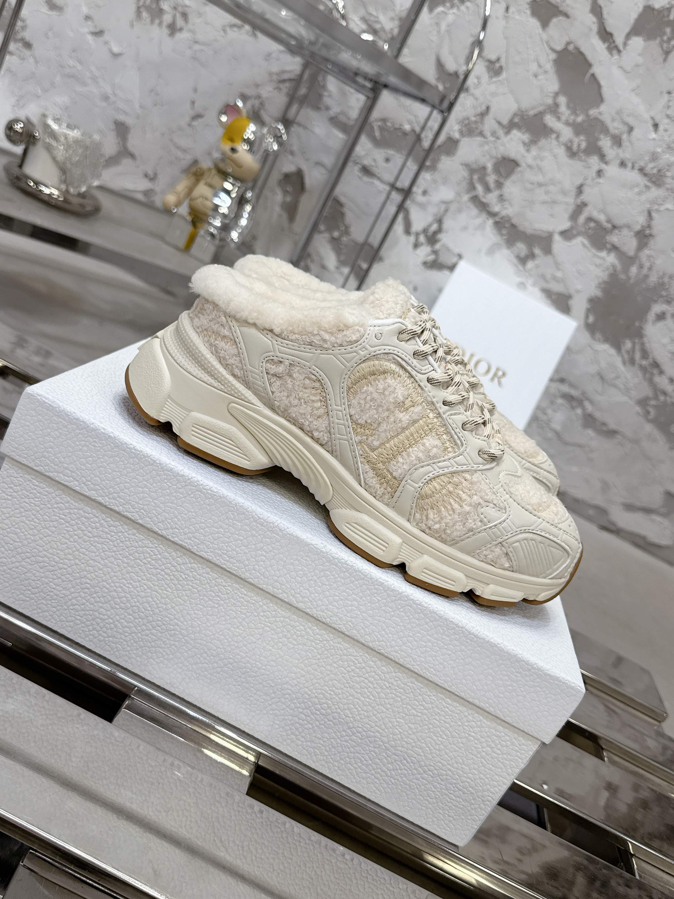 Dior 25 Chrono Sneakers Light Beige Fur Calfskin 530323