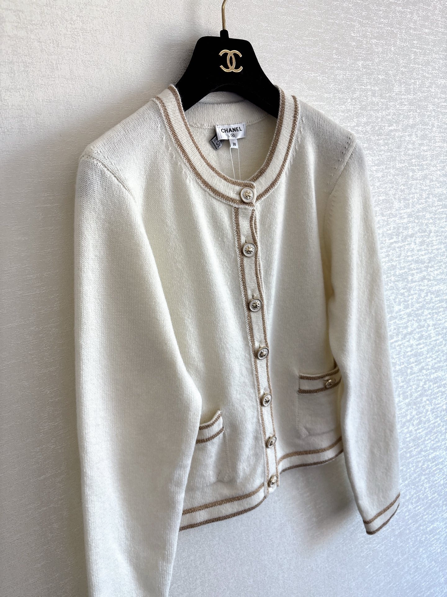 Chanel 2025 Crew Neck Long-sleeved Cardigan White Cashmere 329415