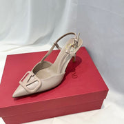 VLOGO SIGNATURE NUDE CALFSKIN SLINGBACK PUMP