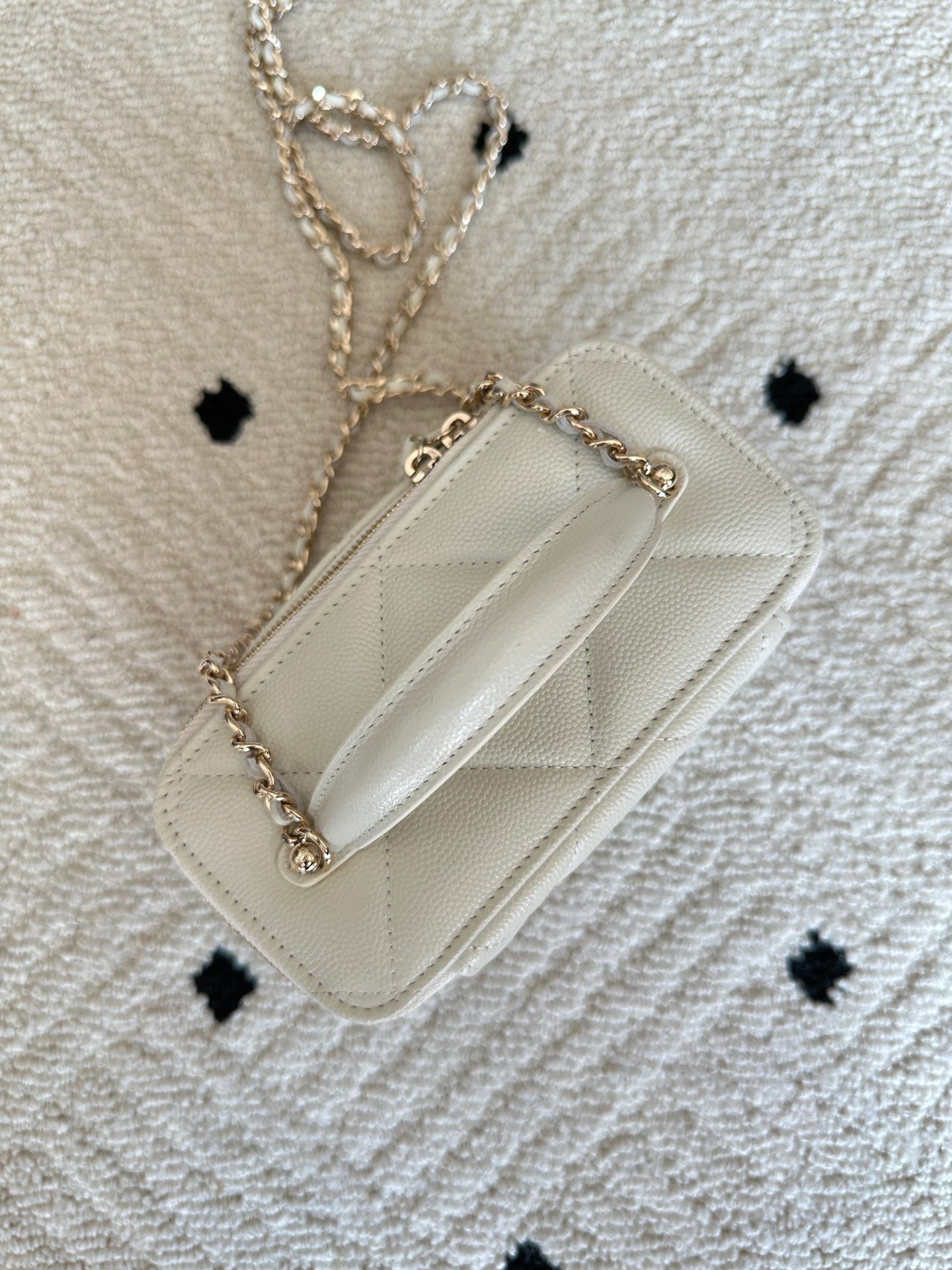 Chanel 2025 Vanity 17cm Bag White Caviar Leather 320299