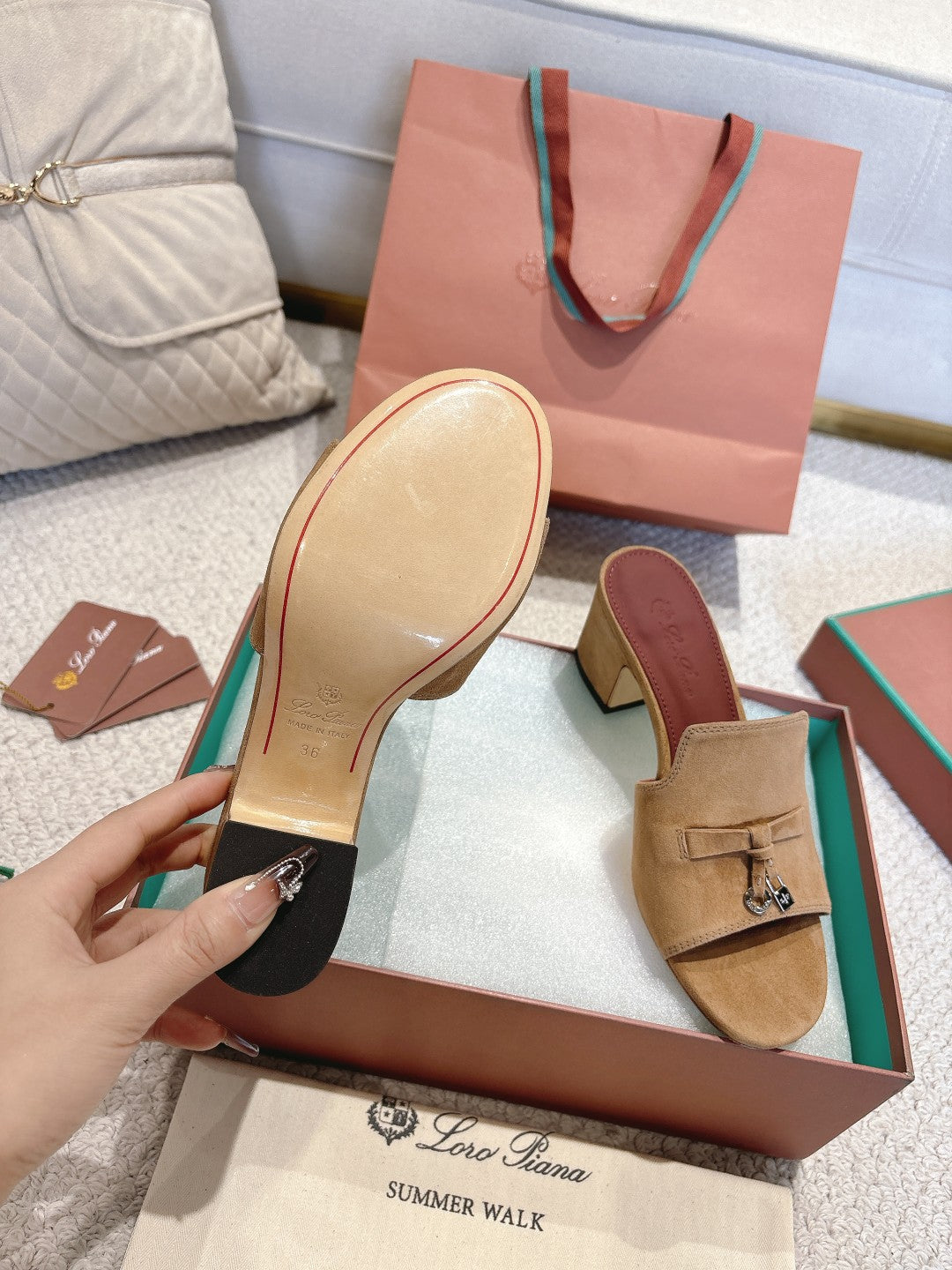 LP 25 Summer Charm Sandal 55 Beige Suede Dard Red Calfskin