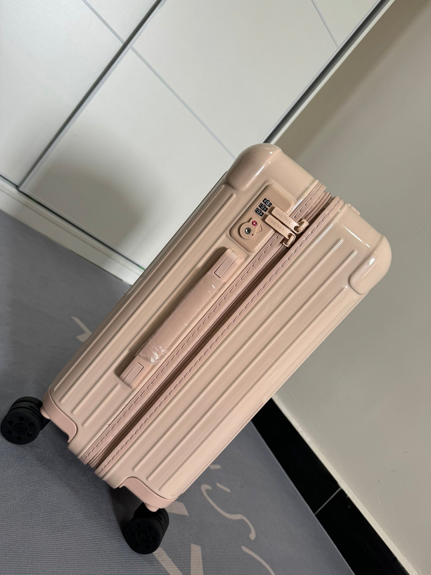 Rimowa 2025 Essential Suitcase Petal Pink Polycarbonate 274068