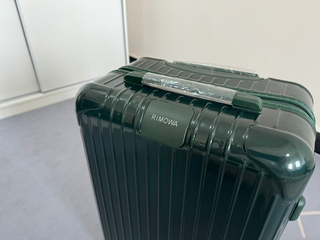 Rimowa 2025 Essential Suitcase Dark Green Polycarbonate 274076