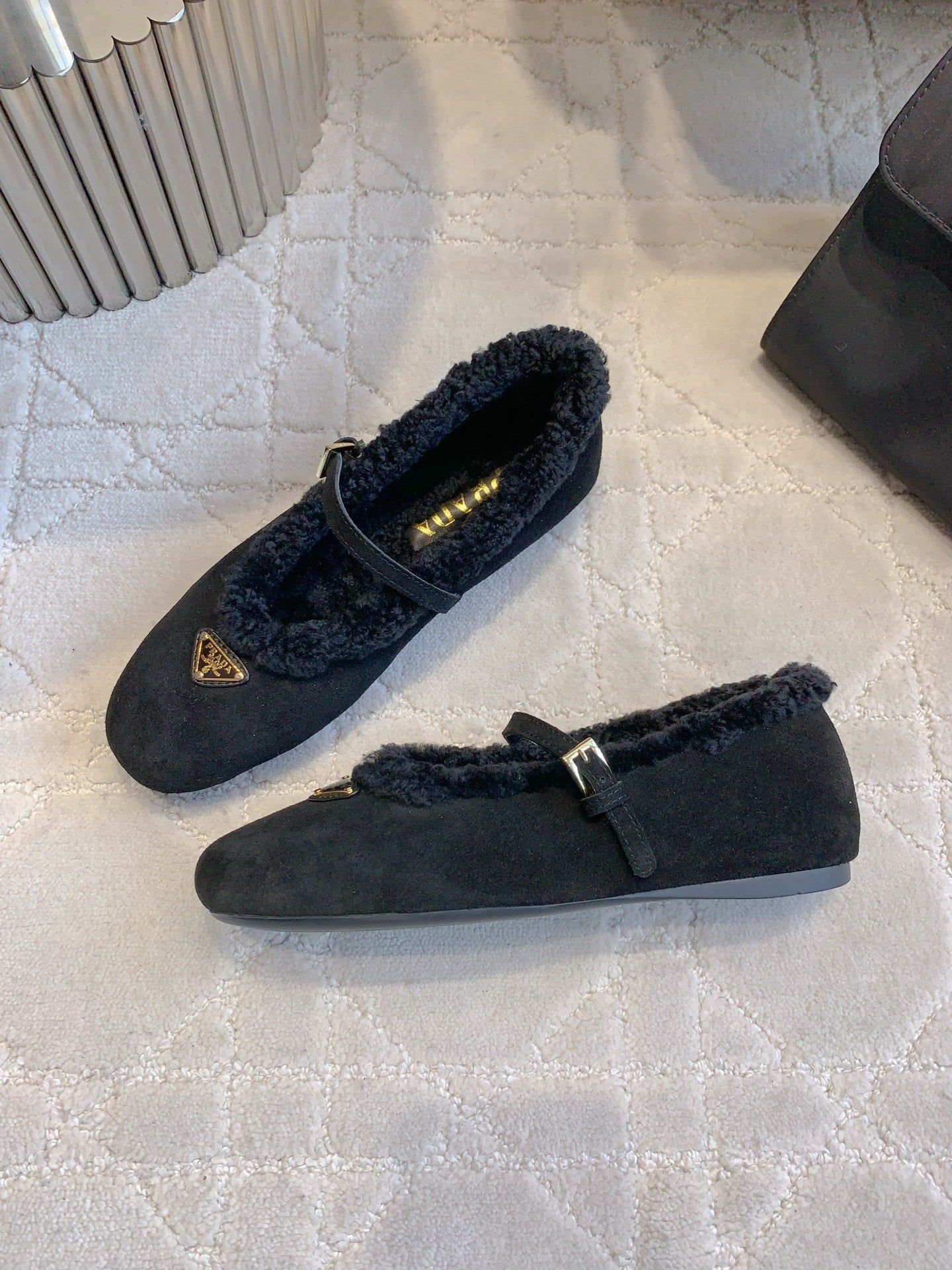 Pra 2025 Fur-lined Flat Black Suede Wool 557120