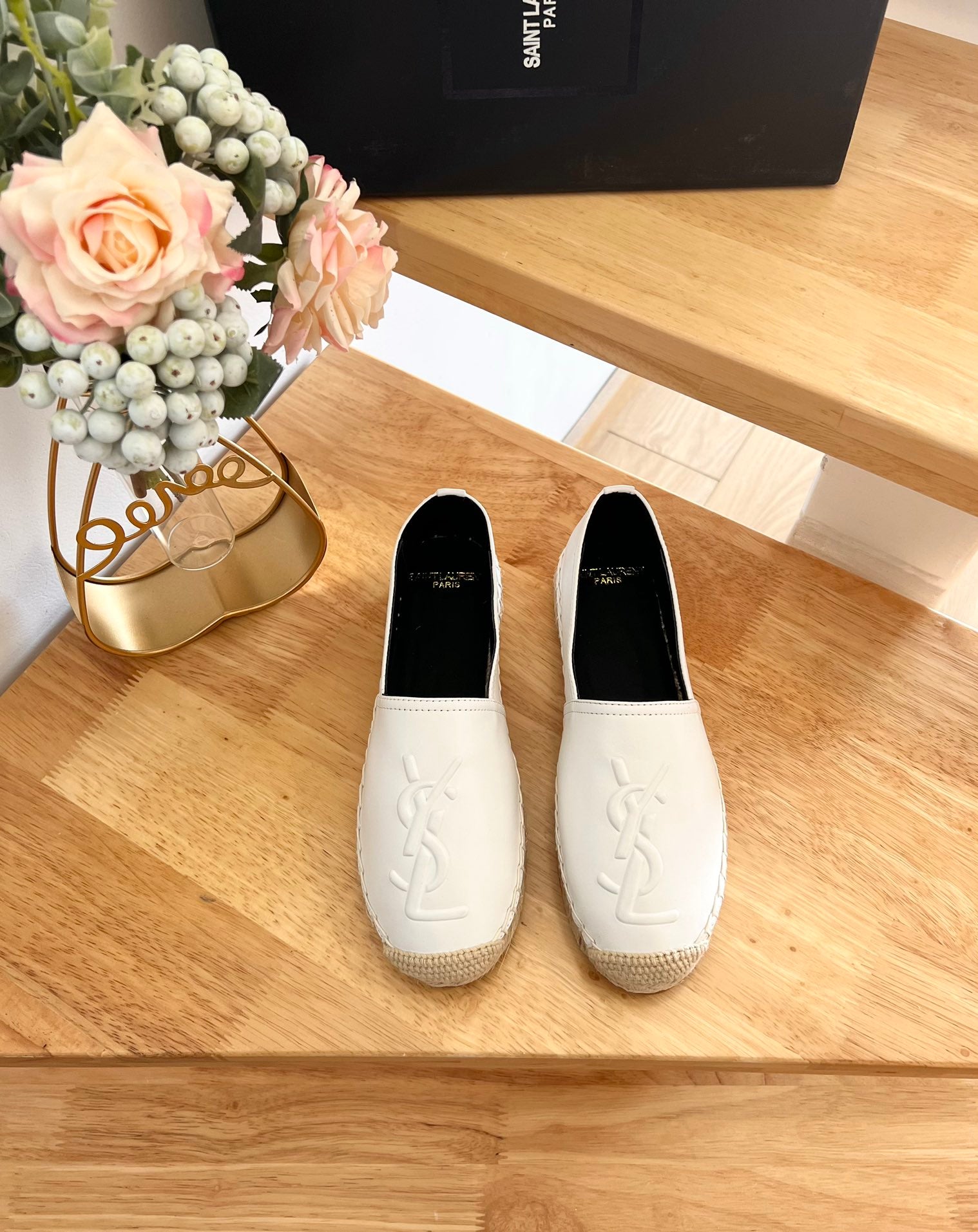 SL YVES EMBOSSED LOGO SLIP ON WHITE AND BLACK CALFSKIN