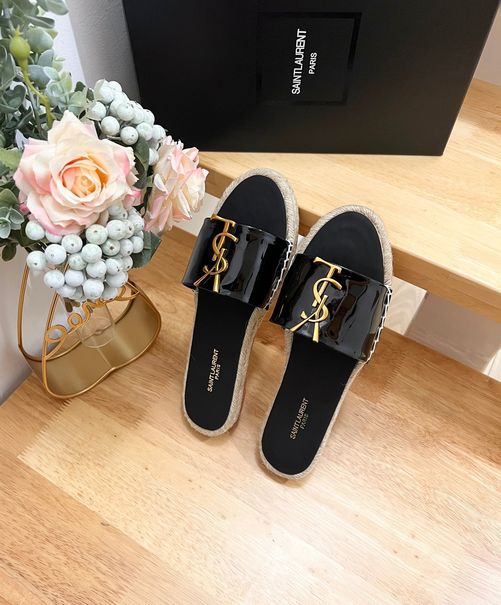 SL YVES LOGO SLIPPER BLACK CALFSKIN
