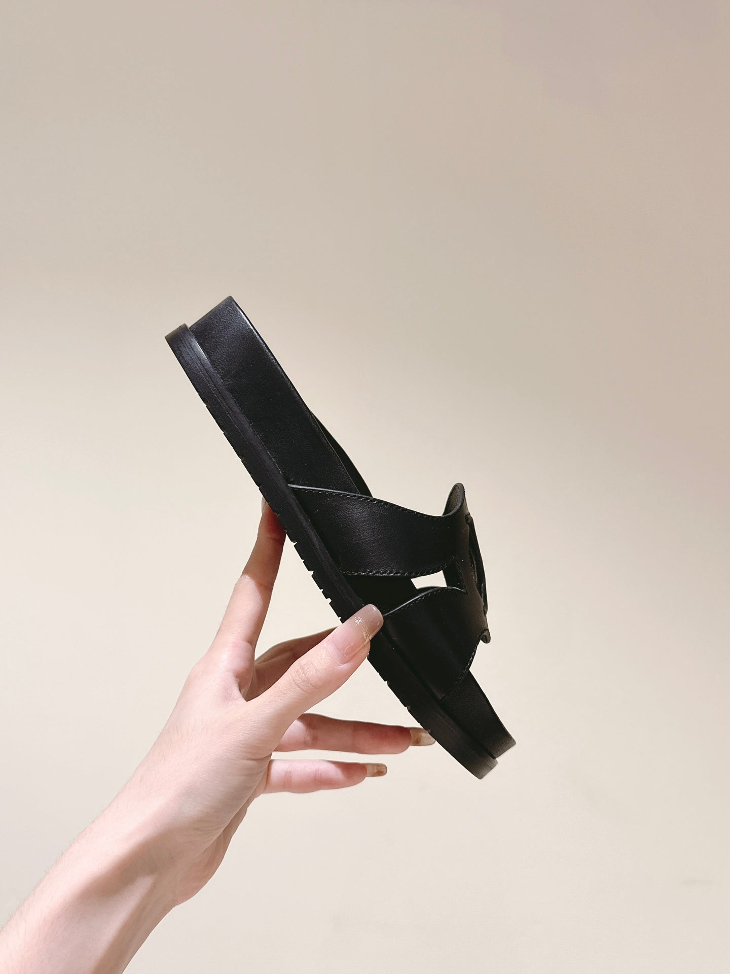 lv sandal isola flat mule black calfskin