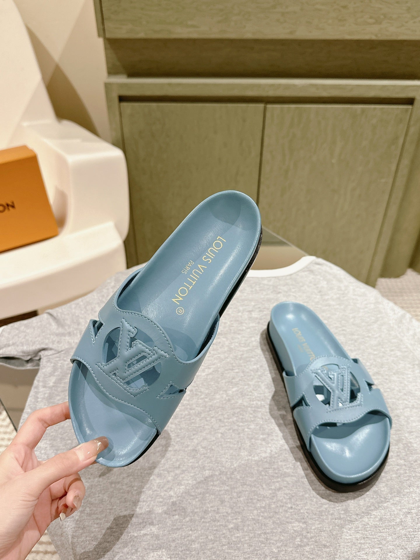 lv sandal isola flat mule regale blue calfskin