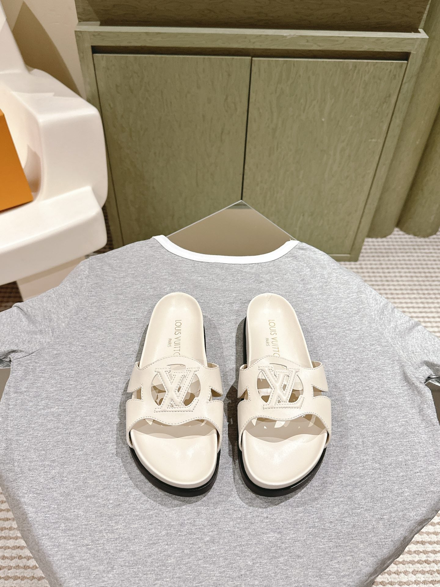 lv sandal isola flat mule cream calfskin