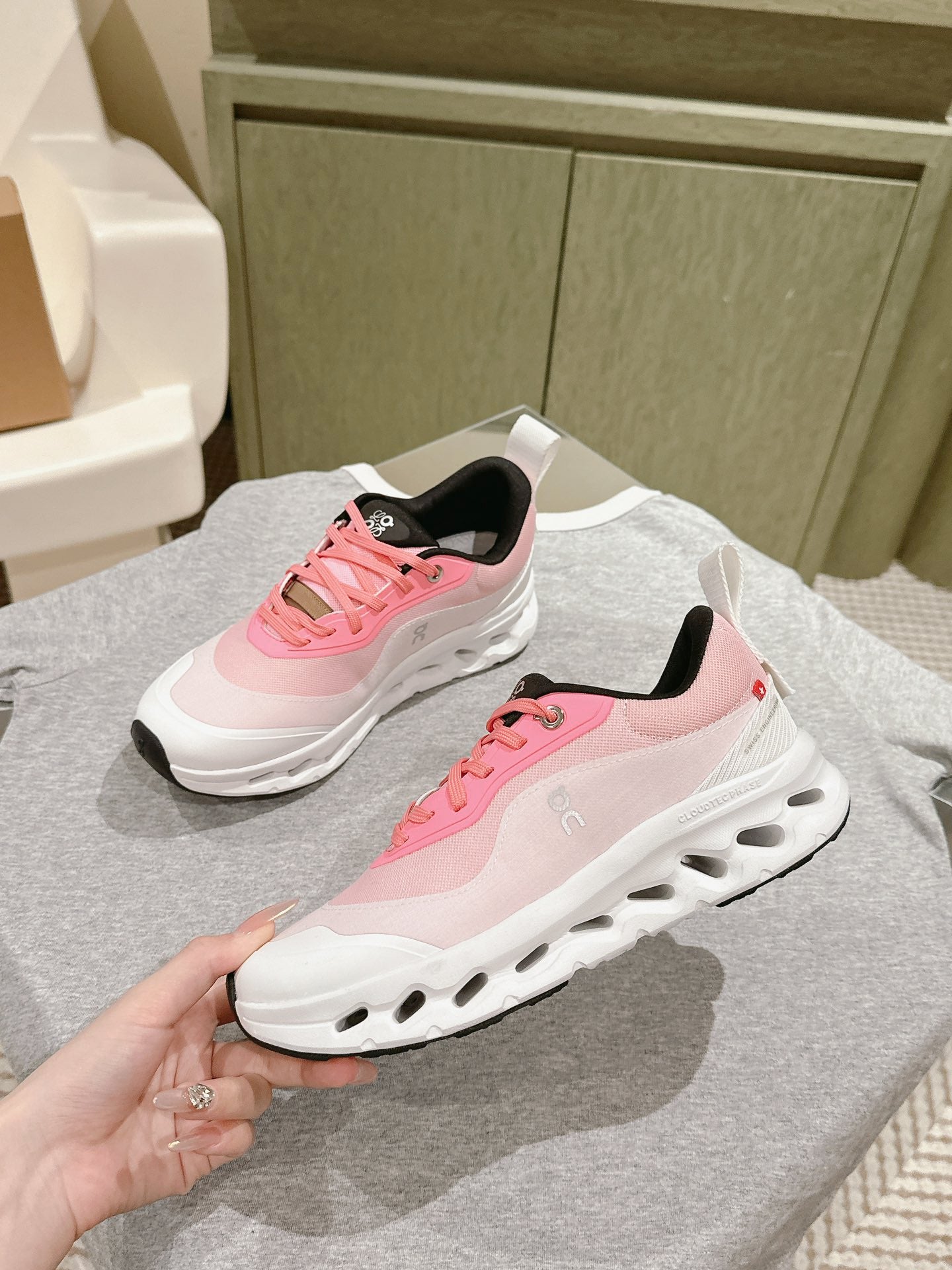 Loewe 2025  x Running Cloudtilt2.0 Sneaker White Pink Mesh Rubber 556020