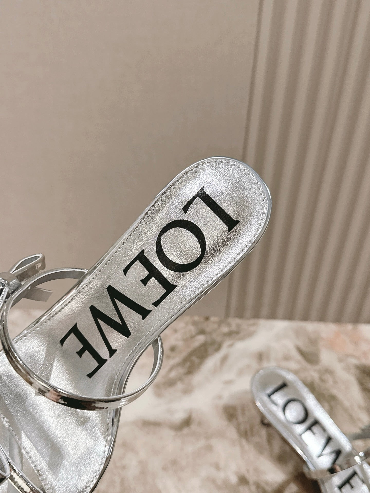 Loewe 25 Petal Bow Sandals Silver Cowhide PVC