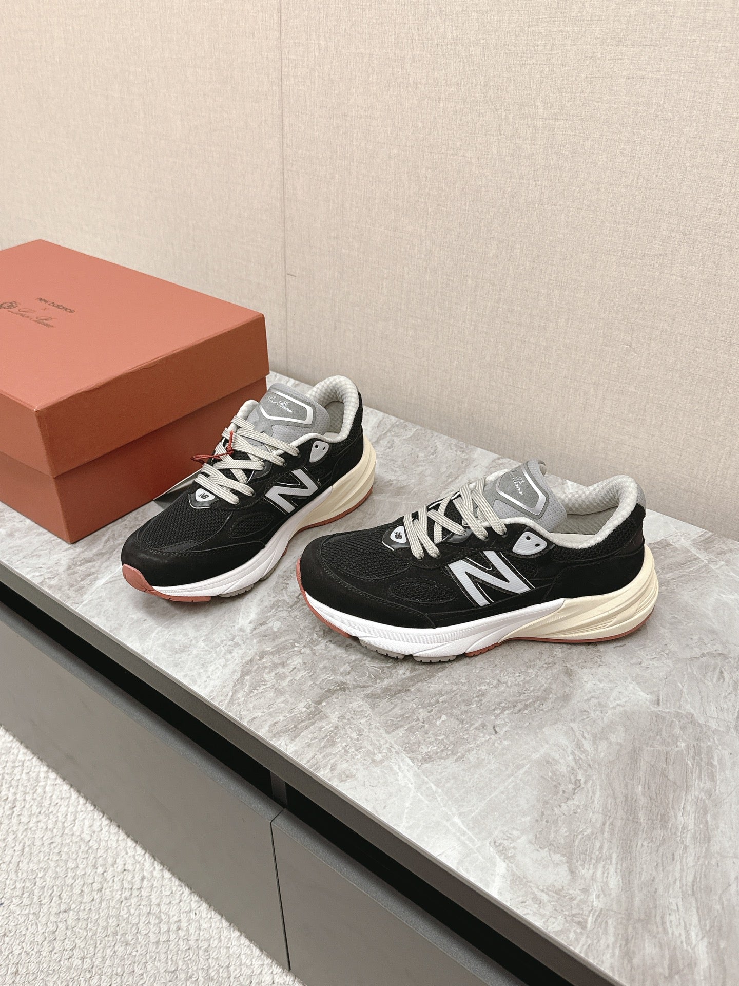 LP x NB 990v6 Sneaker 45mm black suede white calfskin and mesh fabric