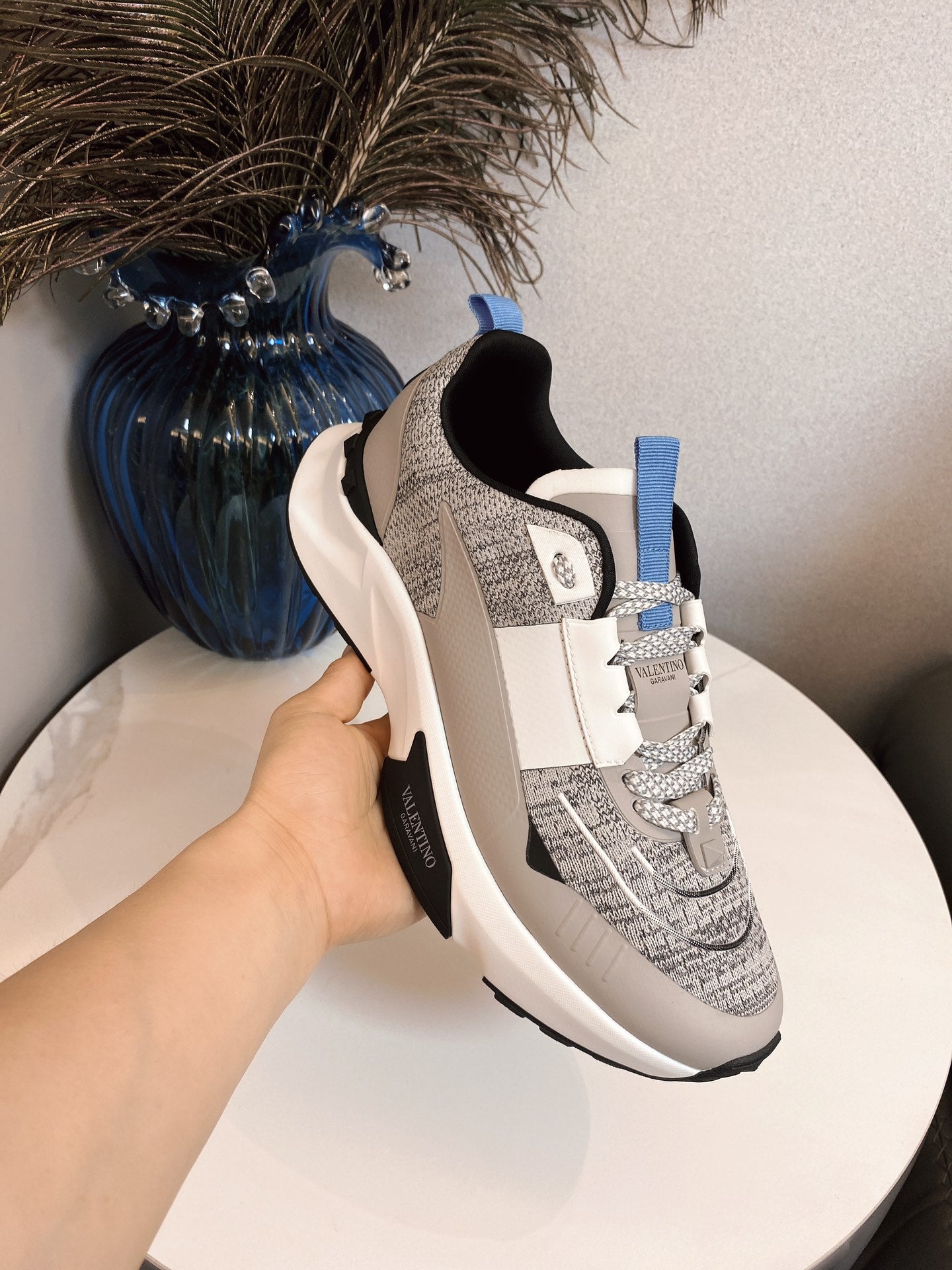 VT 25S Sneakers Gray White Calfskin 563471