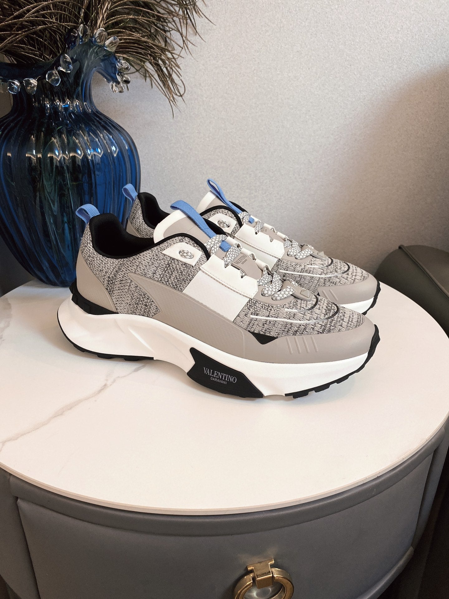VT 25S Sneakers Gray White Calfskin 563471