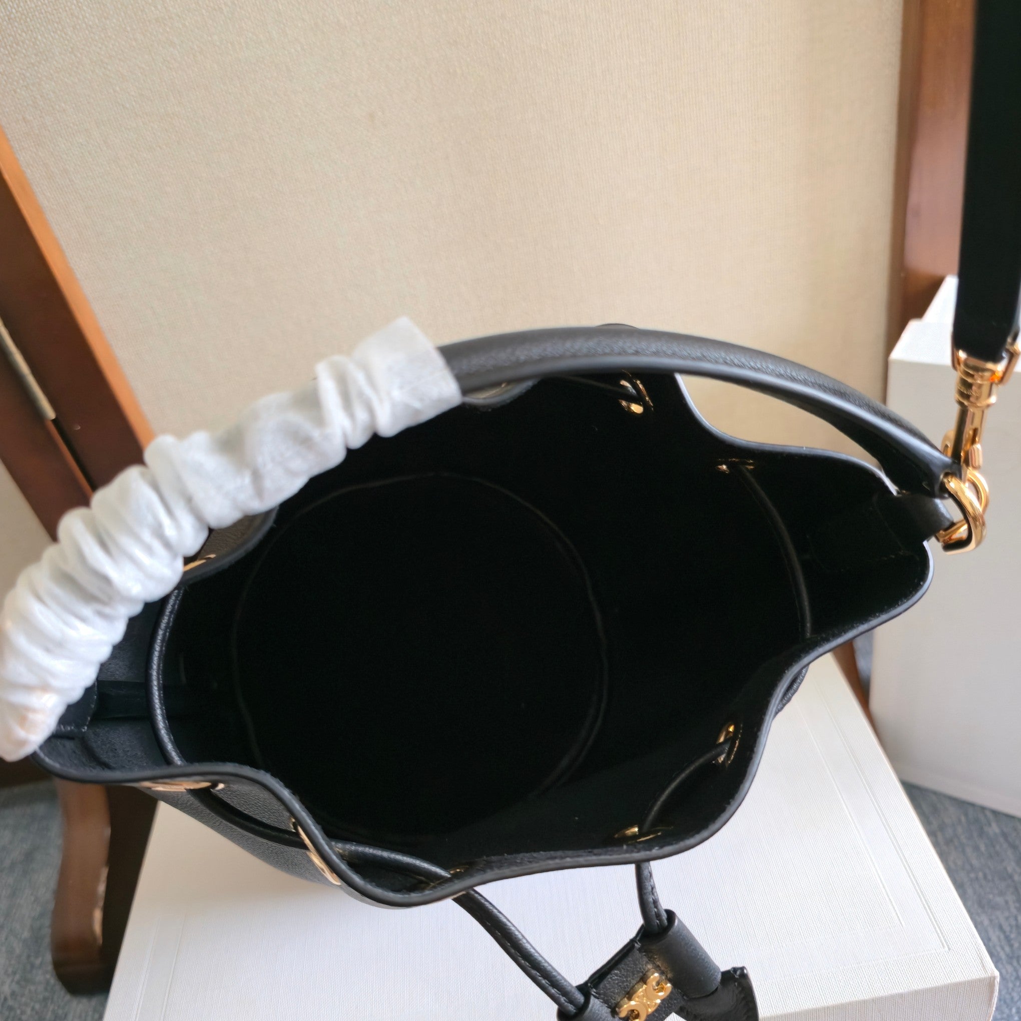 Celine 2025 Teen Clara Bucket Bag 19cm Black Calfskin 276317