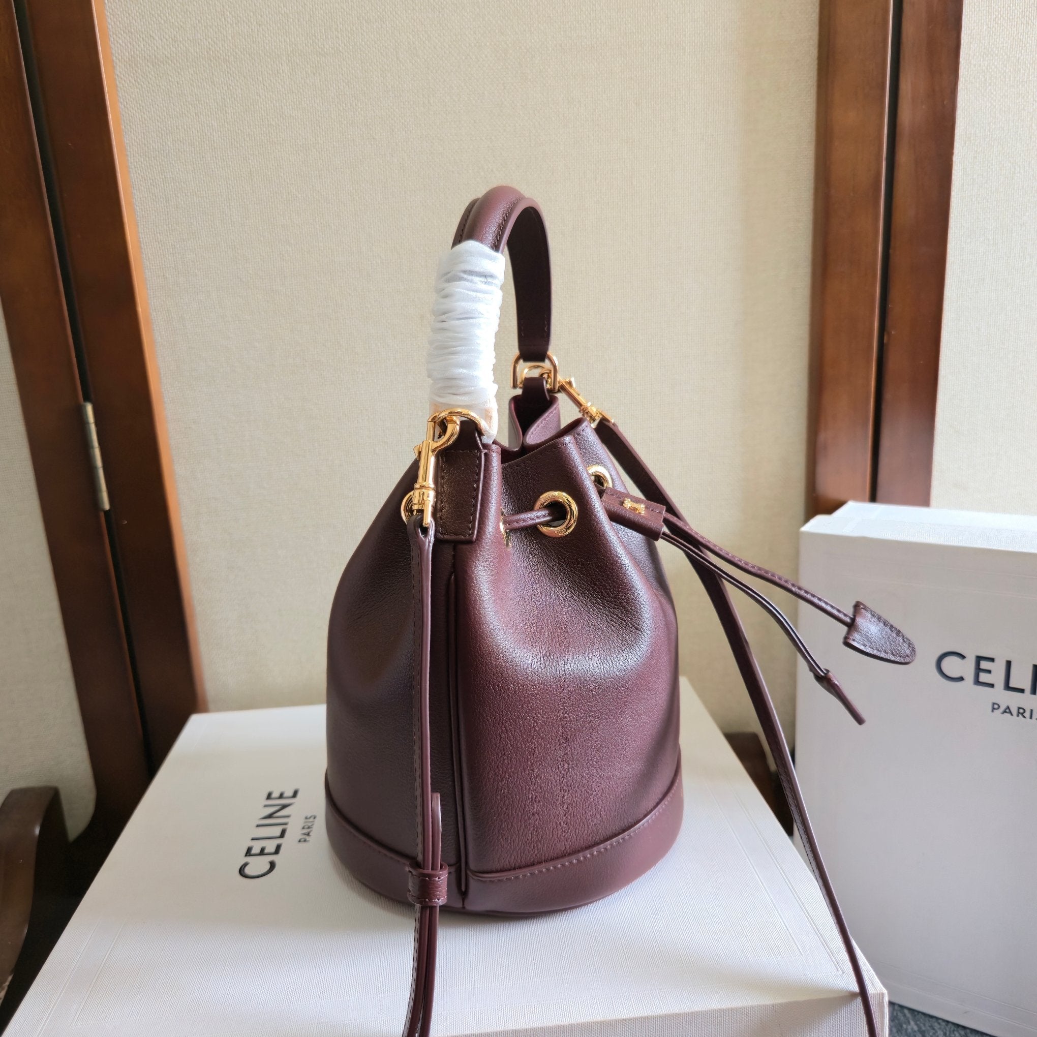 Celine 2025 Teen Clara Bucket Bag 19cm Burgundy Calfskin 276319