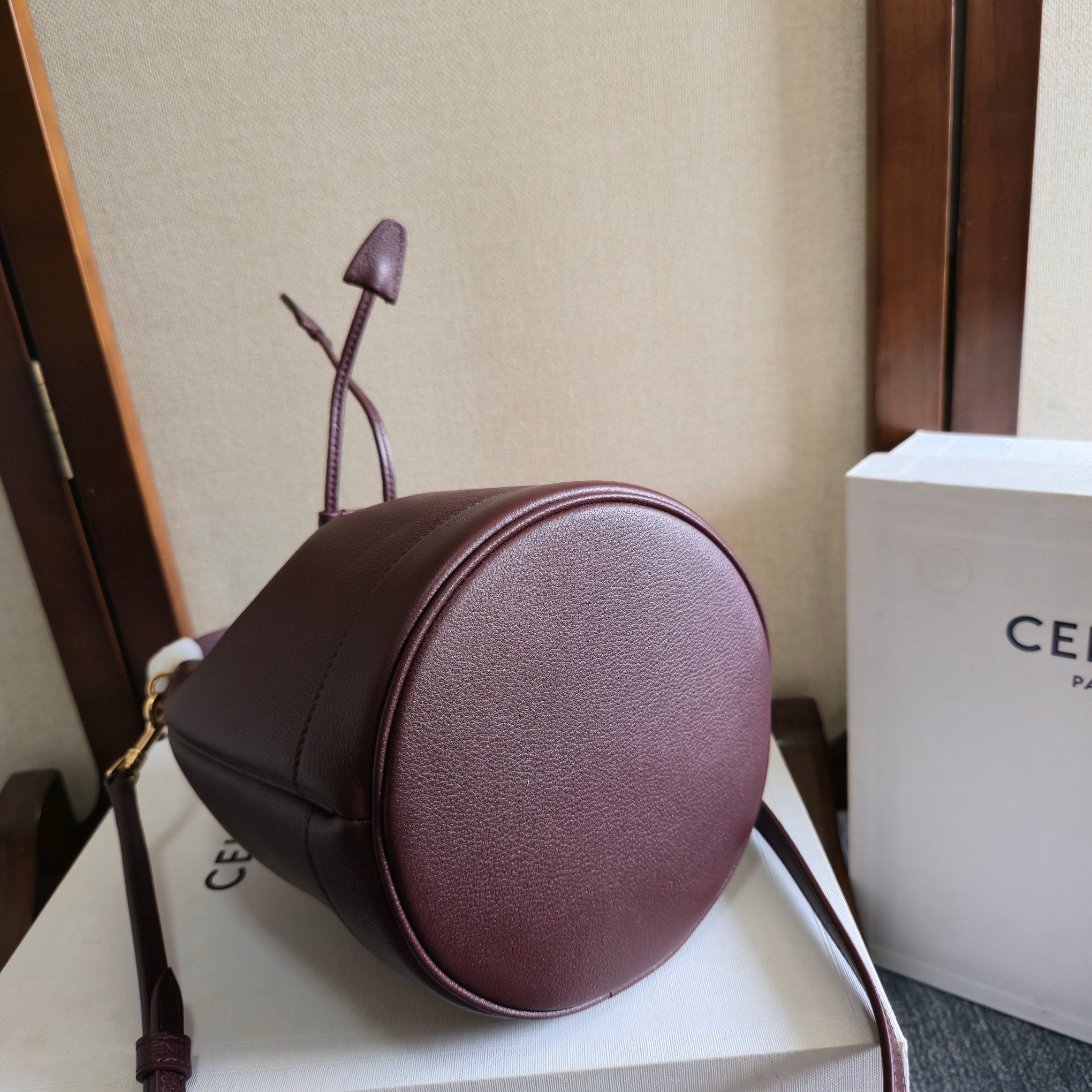 Celine 2025 Teen Clara Bucket Bag 19cm Burgundy Calfskin 276319