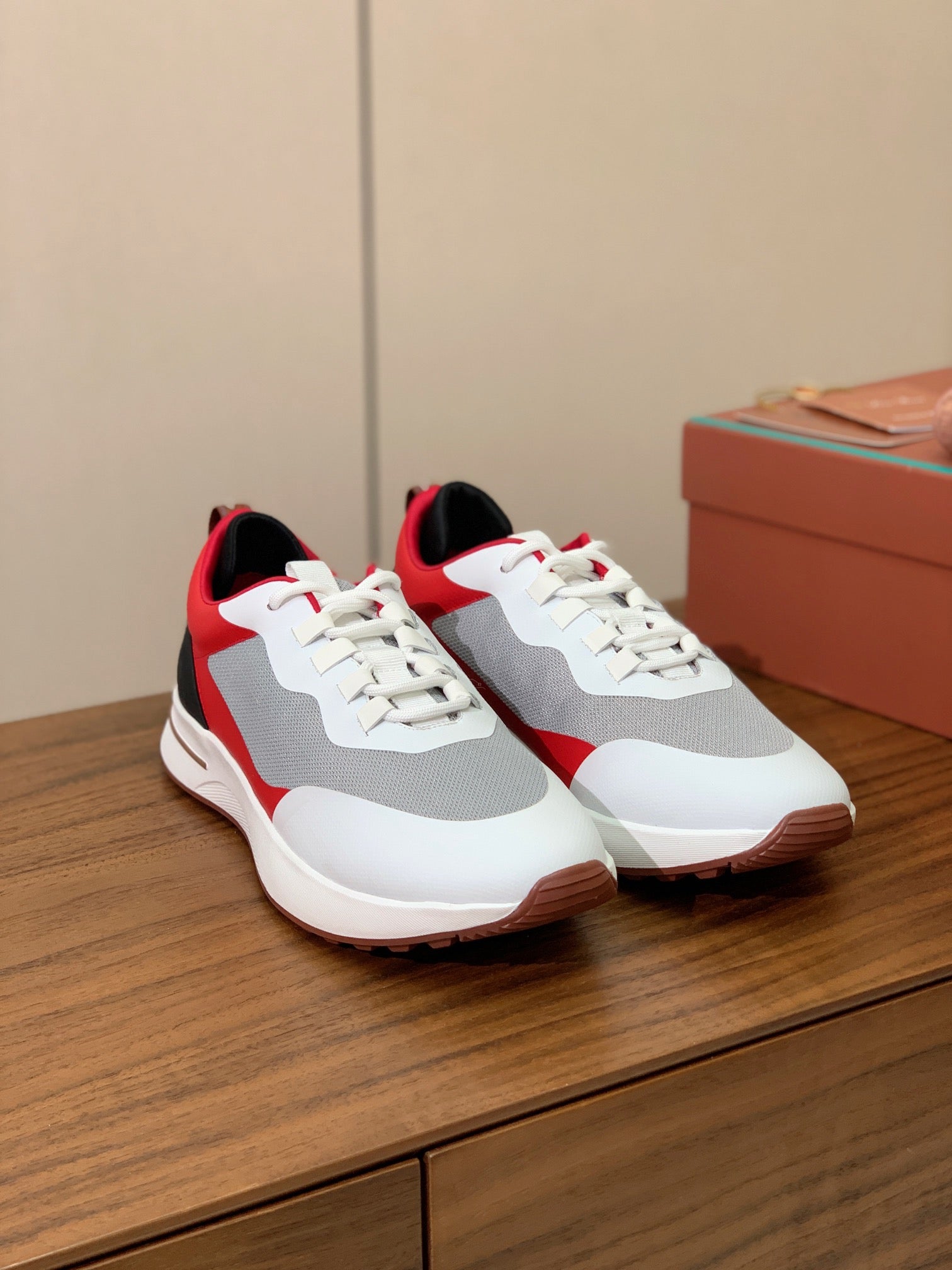 LP Week-End Walk Sneaker In Grey White Mix Red Black Mesh Fabric 984407