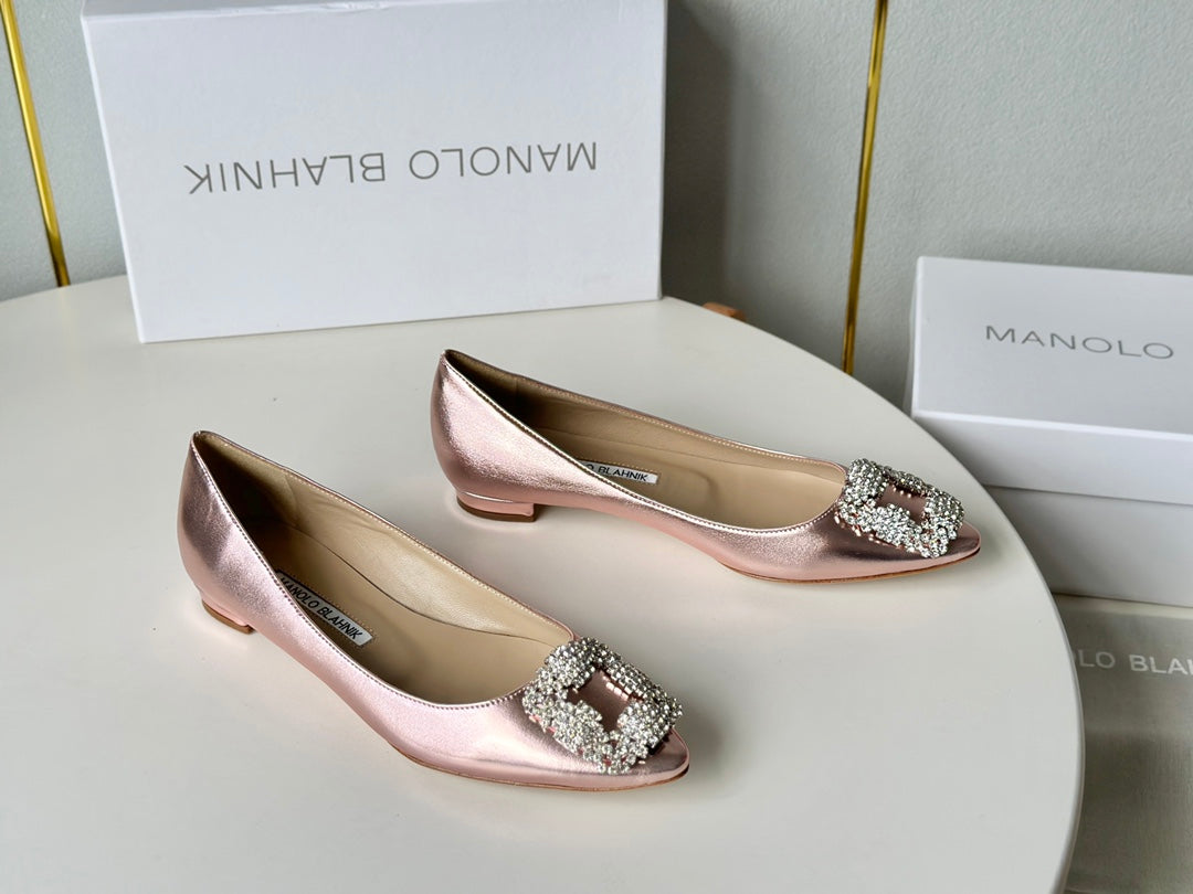Manolo Diamond Buckle Pumps Pink Gold Mirror Cowhide 451181