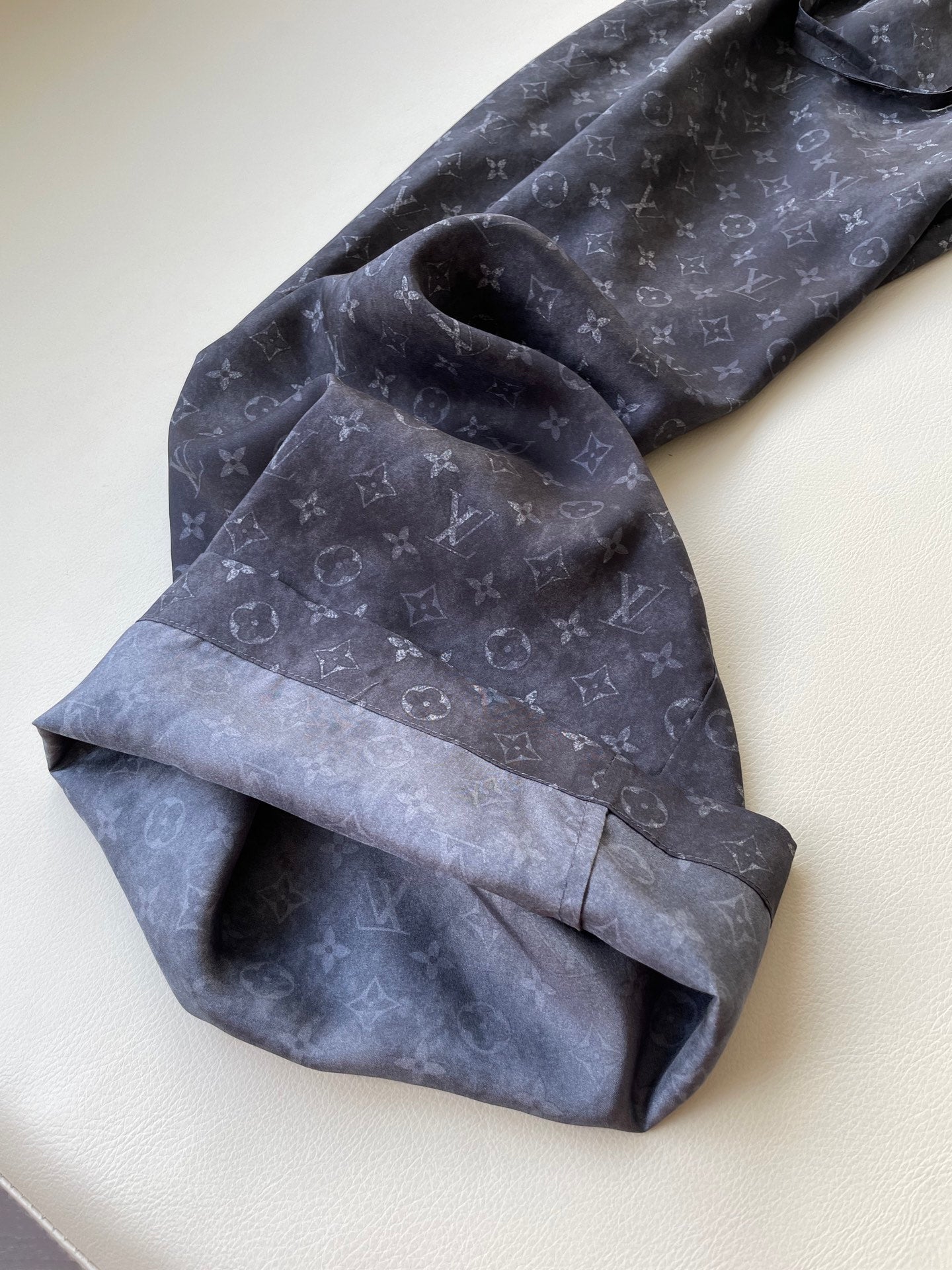 LV Pattern Set Black Silk