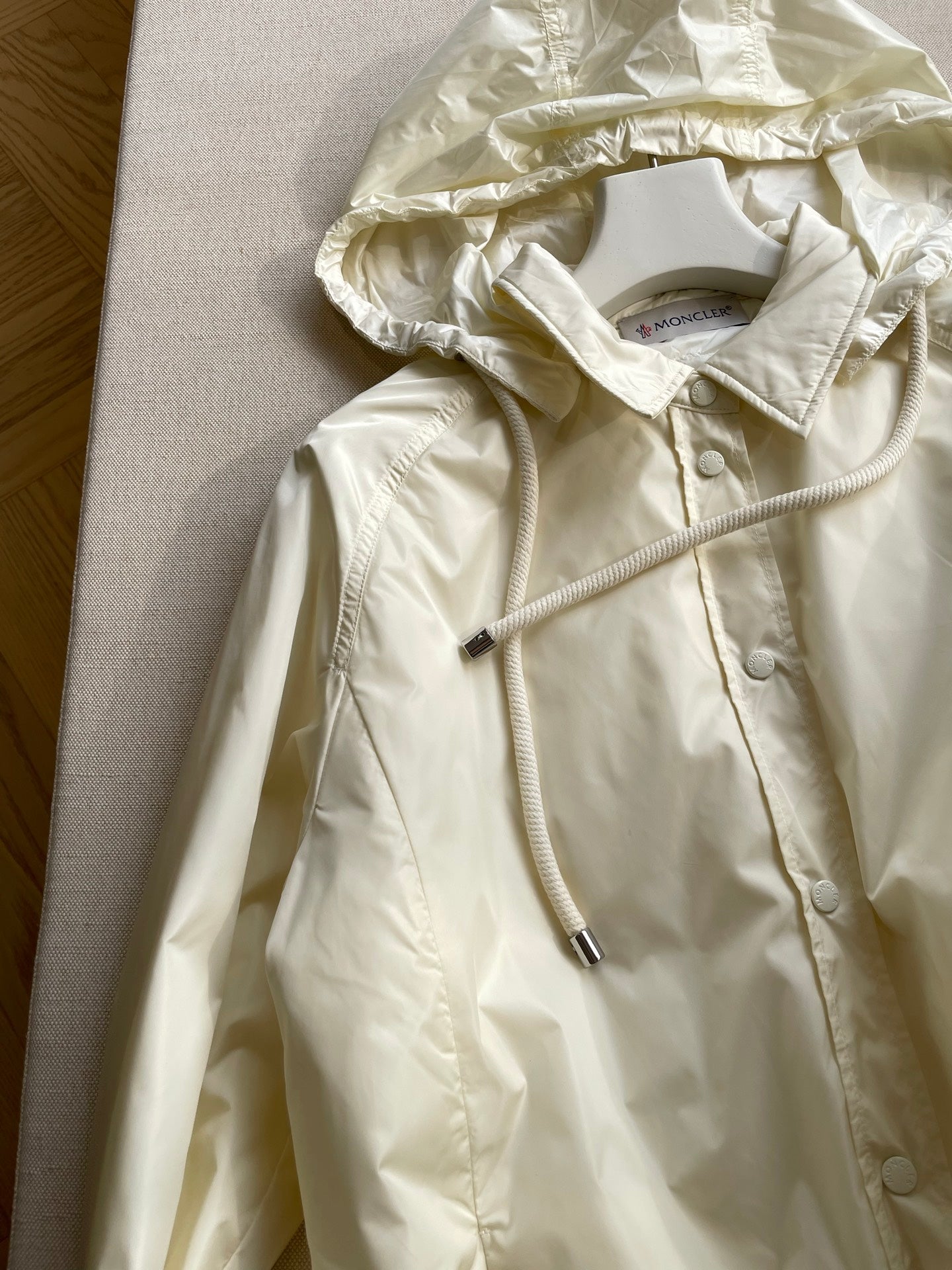 MC 2025 Hooded Windbreaker Cream Nylon Polyester 525086