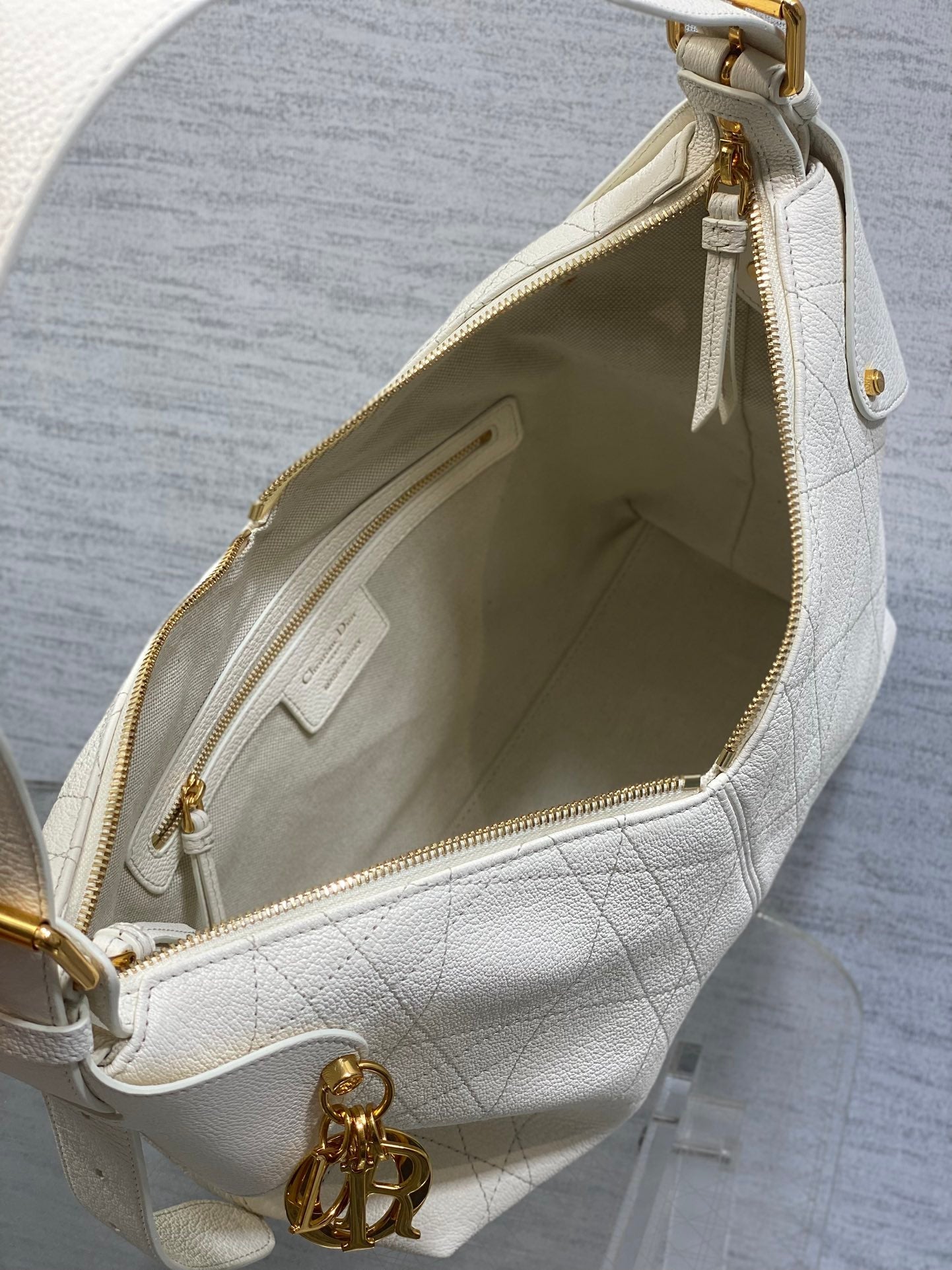 Dior 2025 Voyage Bag 28cm White Grained Calfskin 267763