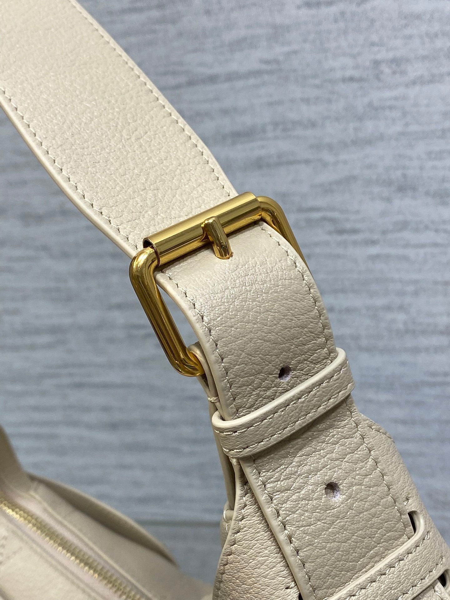 Dior 2025 Voyage Bag 23cm Powder Beige Grained Calfskin 267772