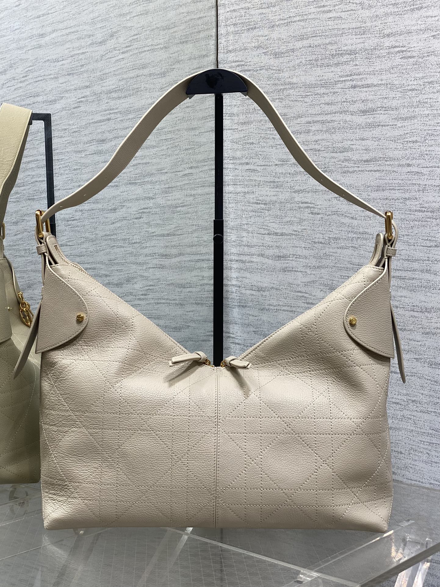 Dior 2025 Voyage Bag 34cm Powder Beige Grained Calfskin 267779