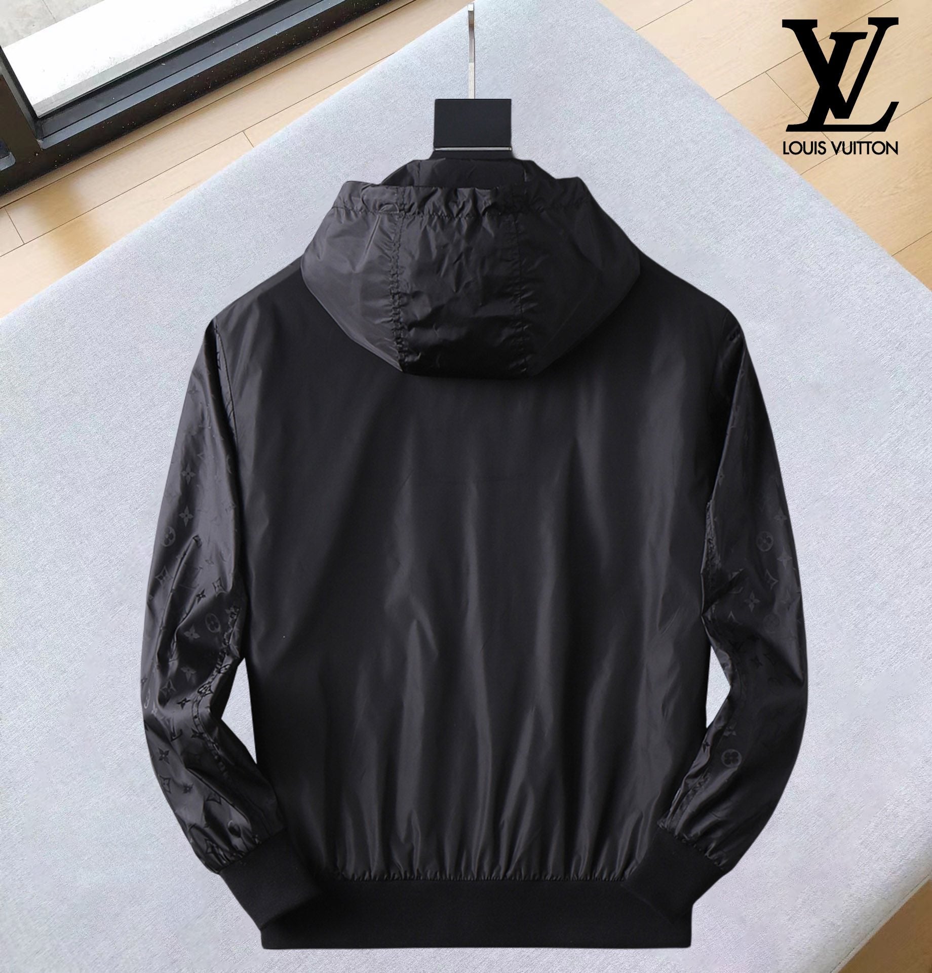 LV HOODED JACKET BLACK 239040
