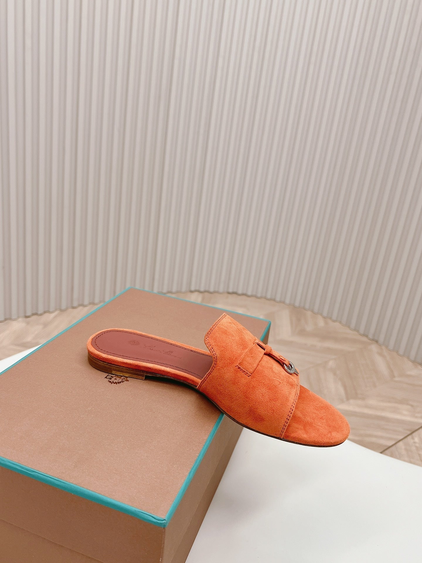 LP SUMMER CHARMS SANDALS IN ORANGE SUEDE