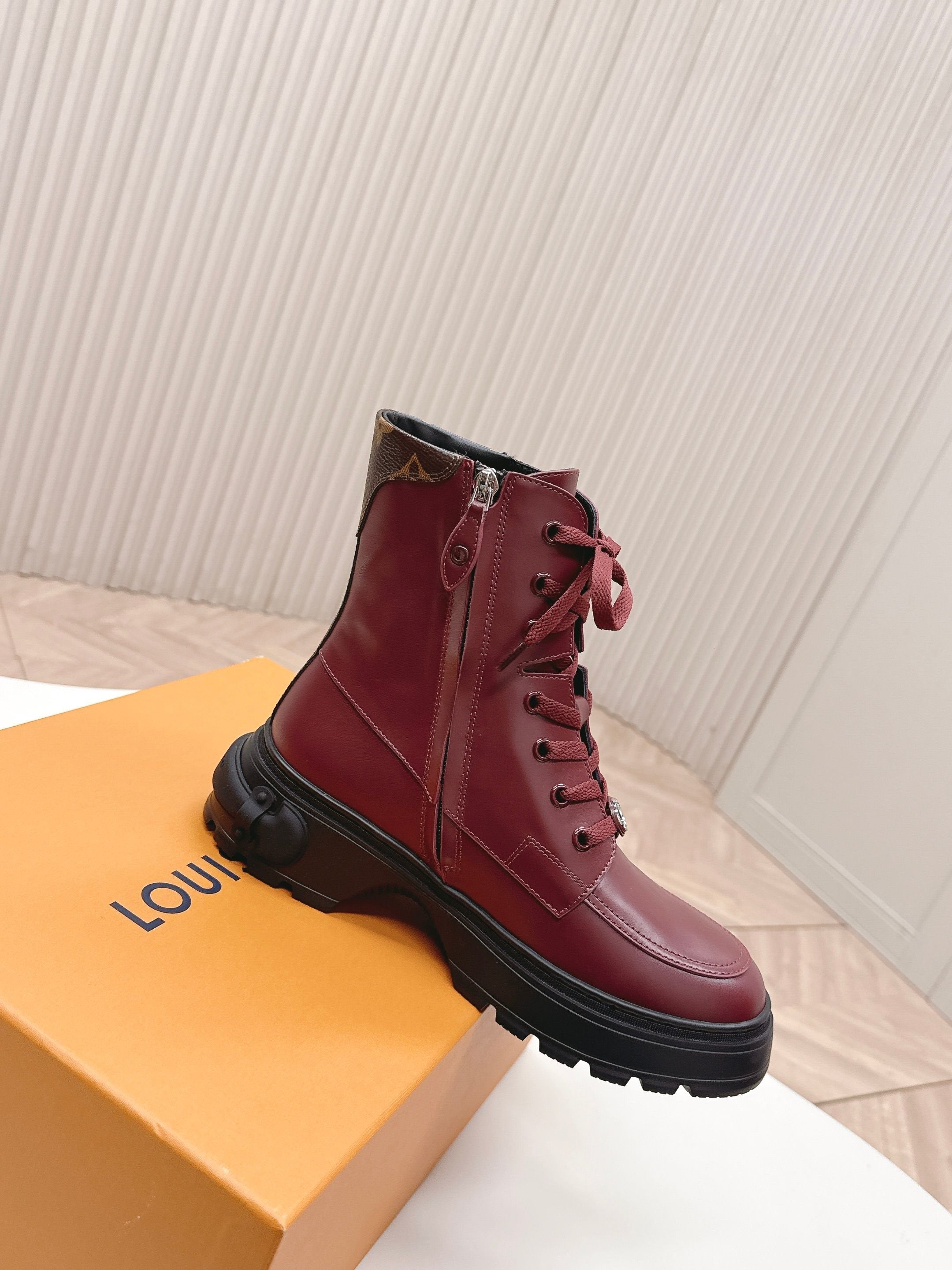 LV 2026 Laureate Platform Desert Boot Burgundy Calfskin 595452