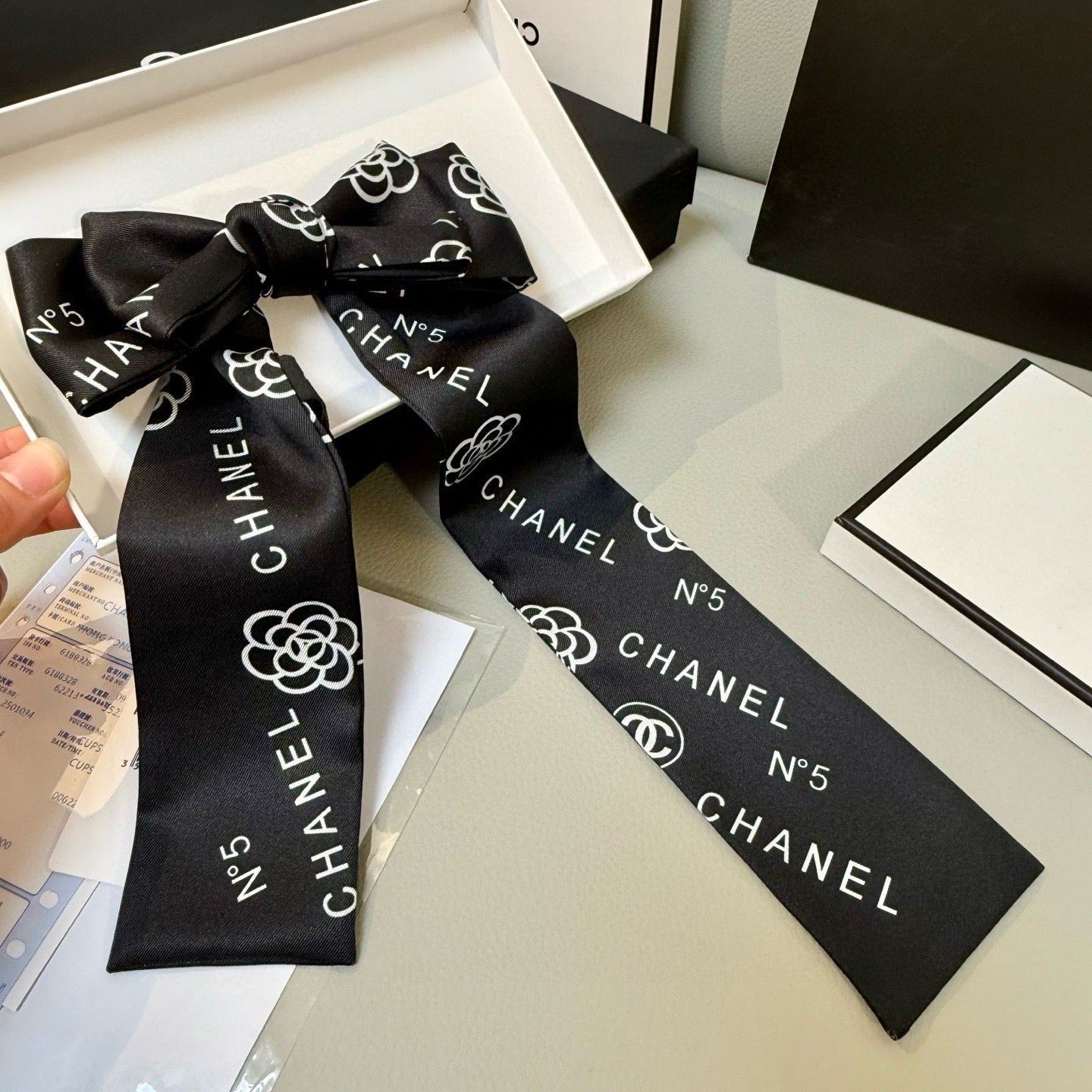 CC  Twilly Mini Star 120cm Black Mulberry Silk 943395