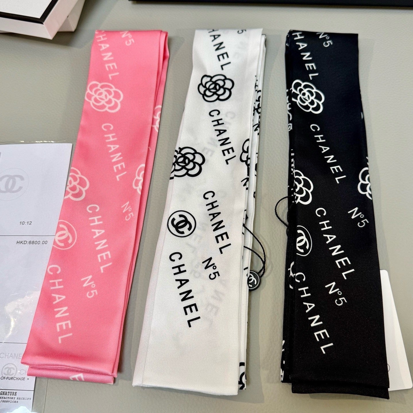 CC  Twilly Mini Star 120cm Black Mulberry Silk 943395