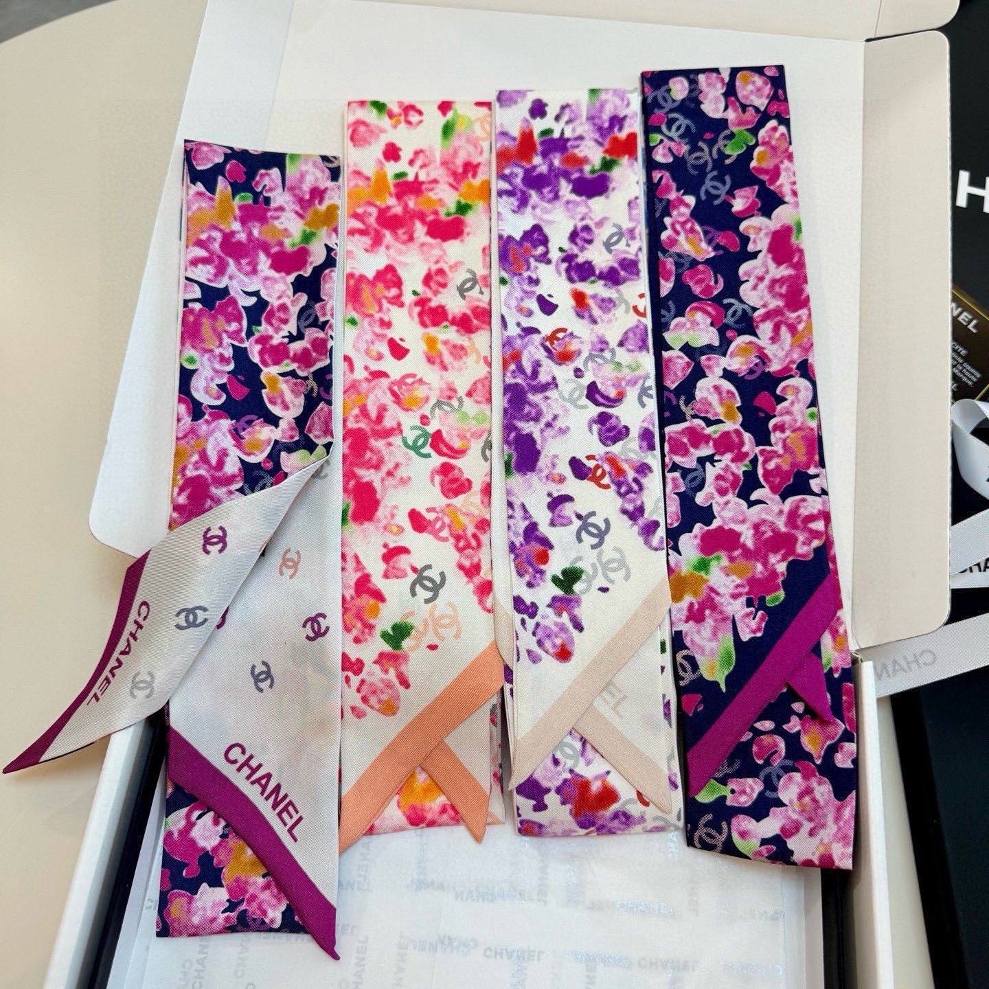 CC  Twilly Mini Star 120cm White Purple Mulberry Silk 943523