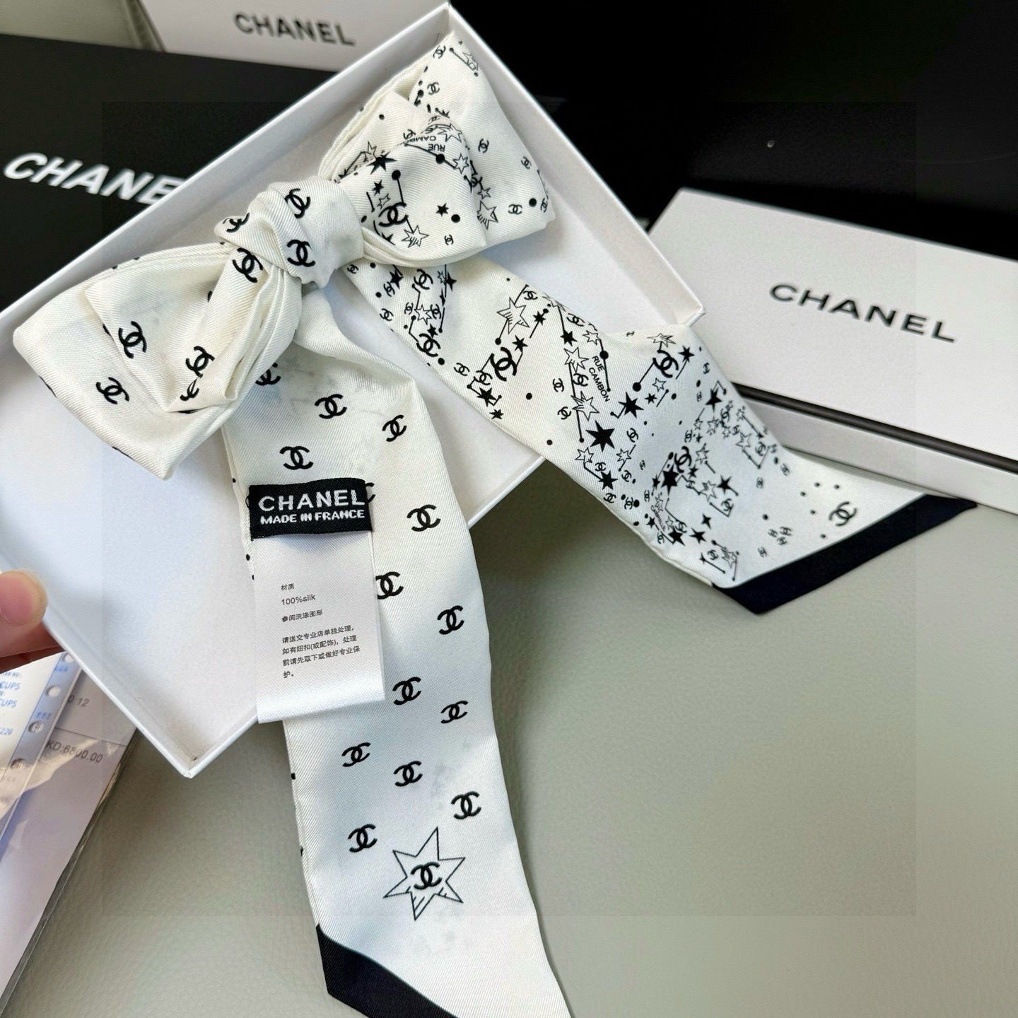 CC  Twilly Mini Star Scarf 120cm White Mulberry Silk 945723