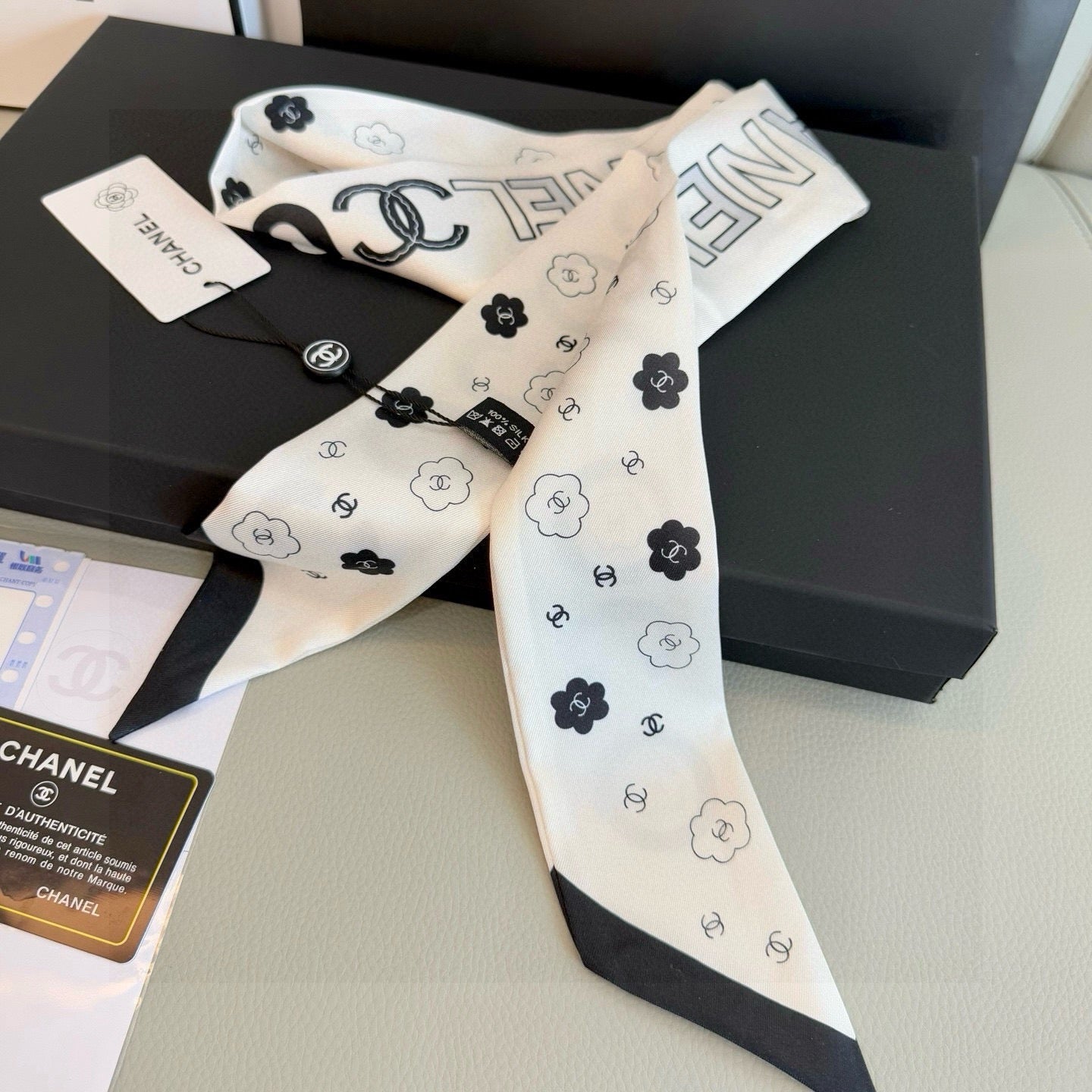 CC  Twilly Mini Scarf 120cm White Mulberry Silk 949095